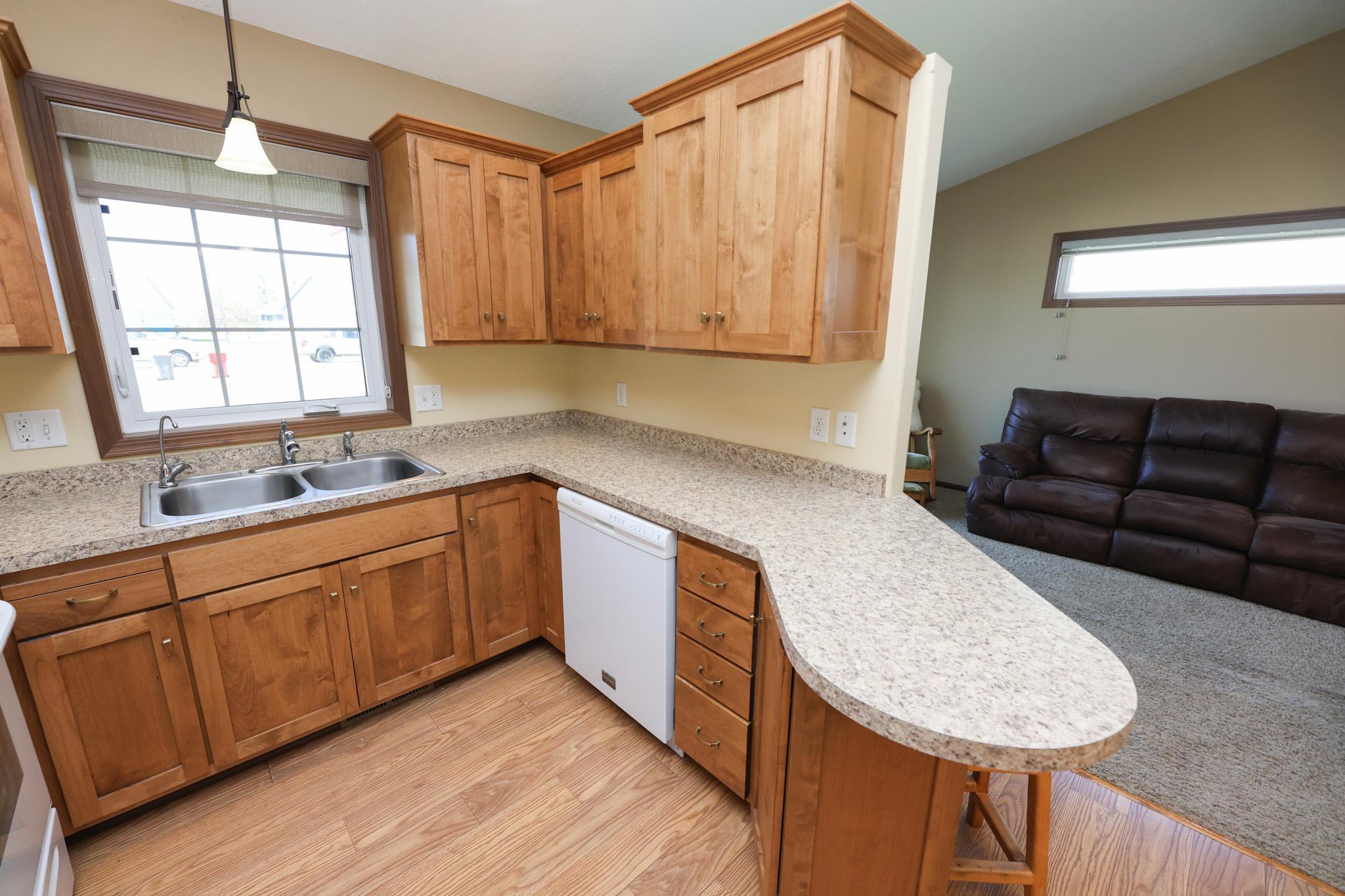 2009 home for sale at 635 Dewberry Lane in Alexandria, MN — 2 bed, 2 bath (photo 8 of 37)