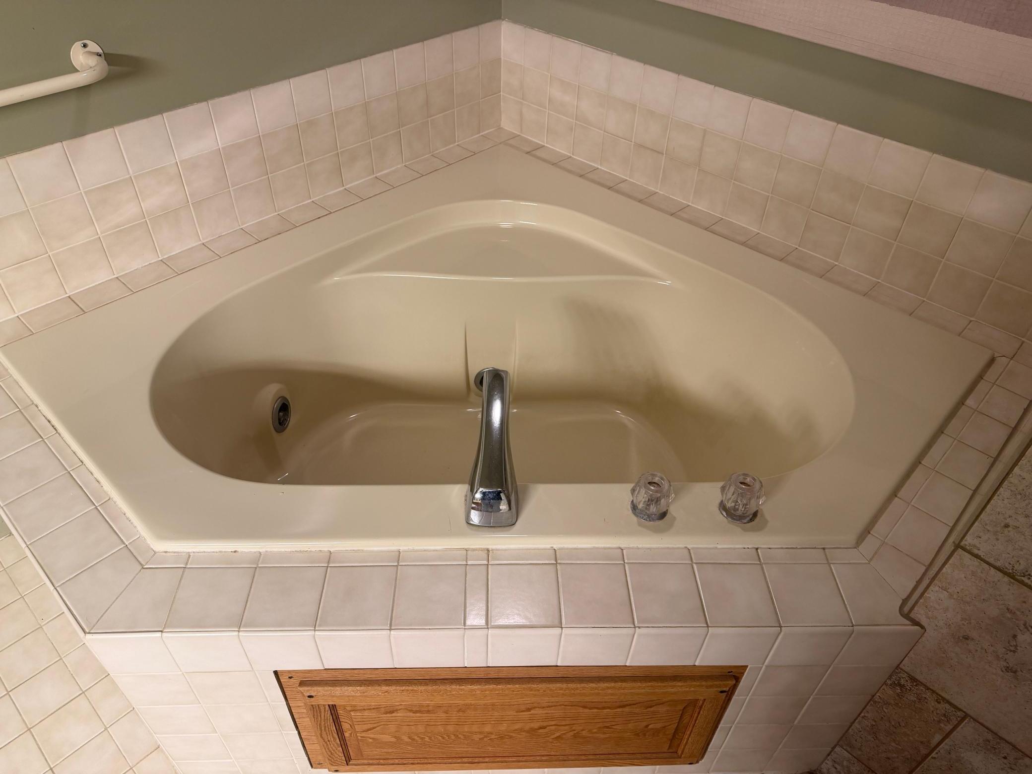 1983 townhouse for sale at 105 Willow Court in Fergus Falls, MN — 2 bed, 2 bath (photo 17 of 39)