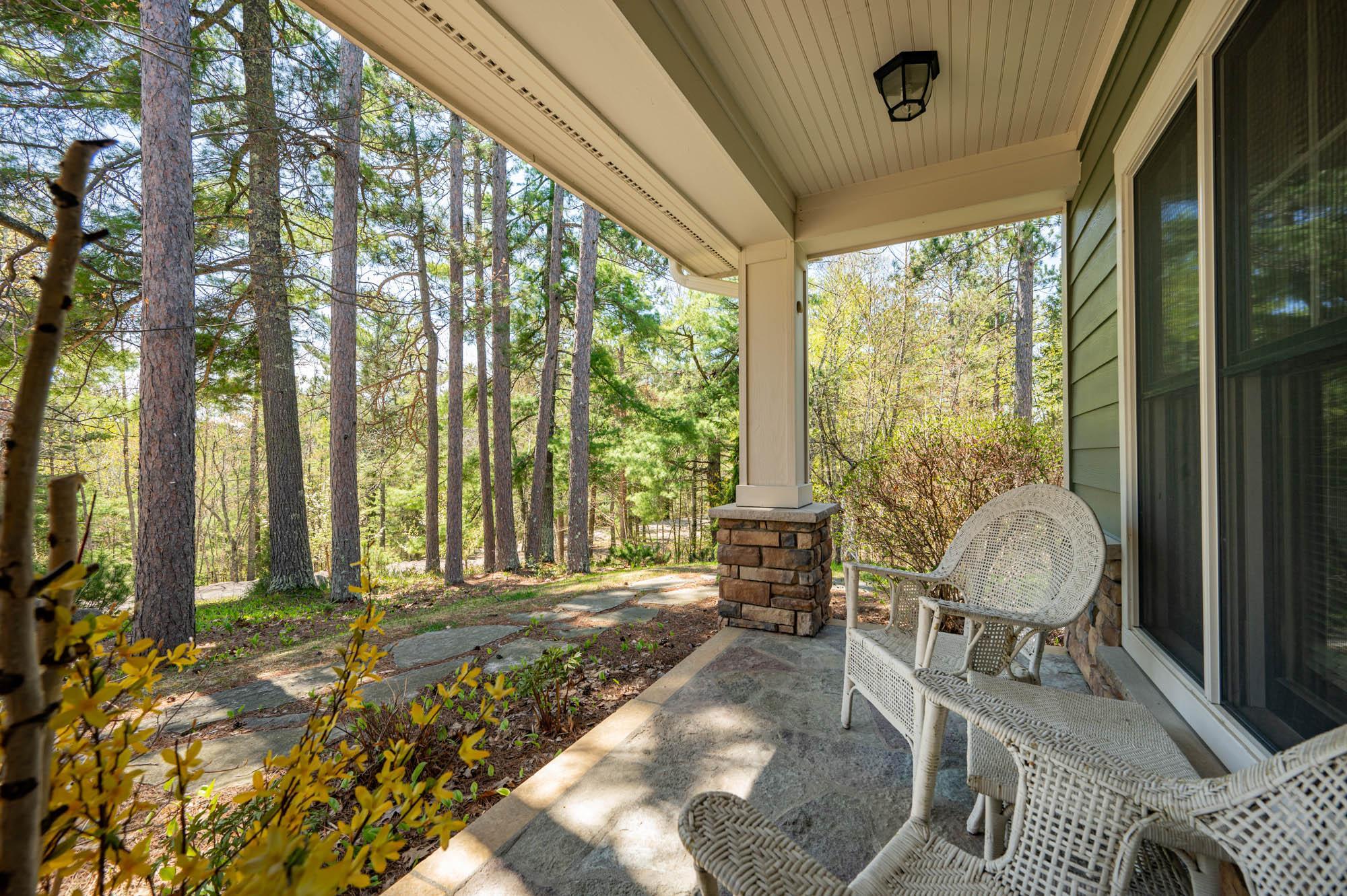 2004 single family home for sale at 46890 Smith Lake Road in Marcell, MN — 4 bed, 4 bath (photo 5 of 12)