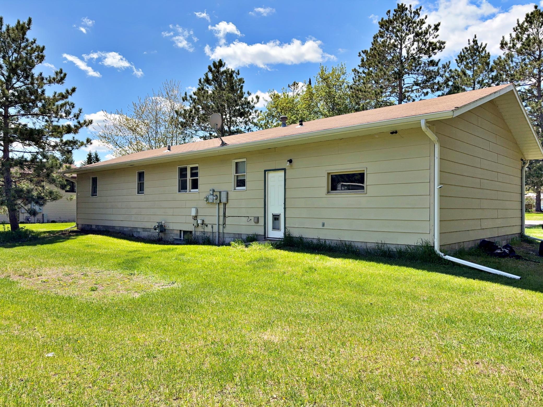 1990 single family home for sale at 702 Washington Avenue S in Park Rapids, MN — 3 bed, 2 bath (photo 3 of 22)