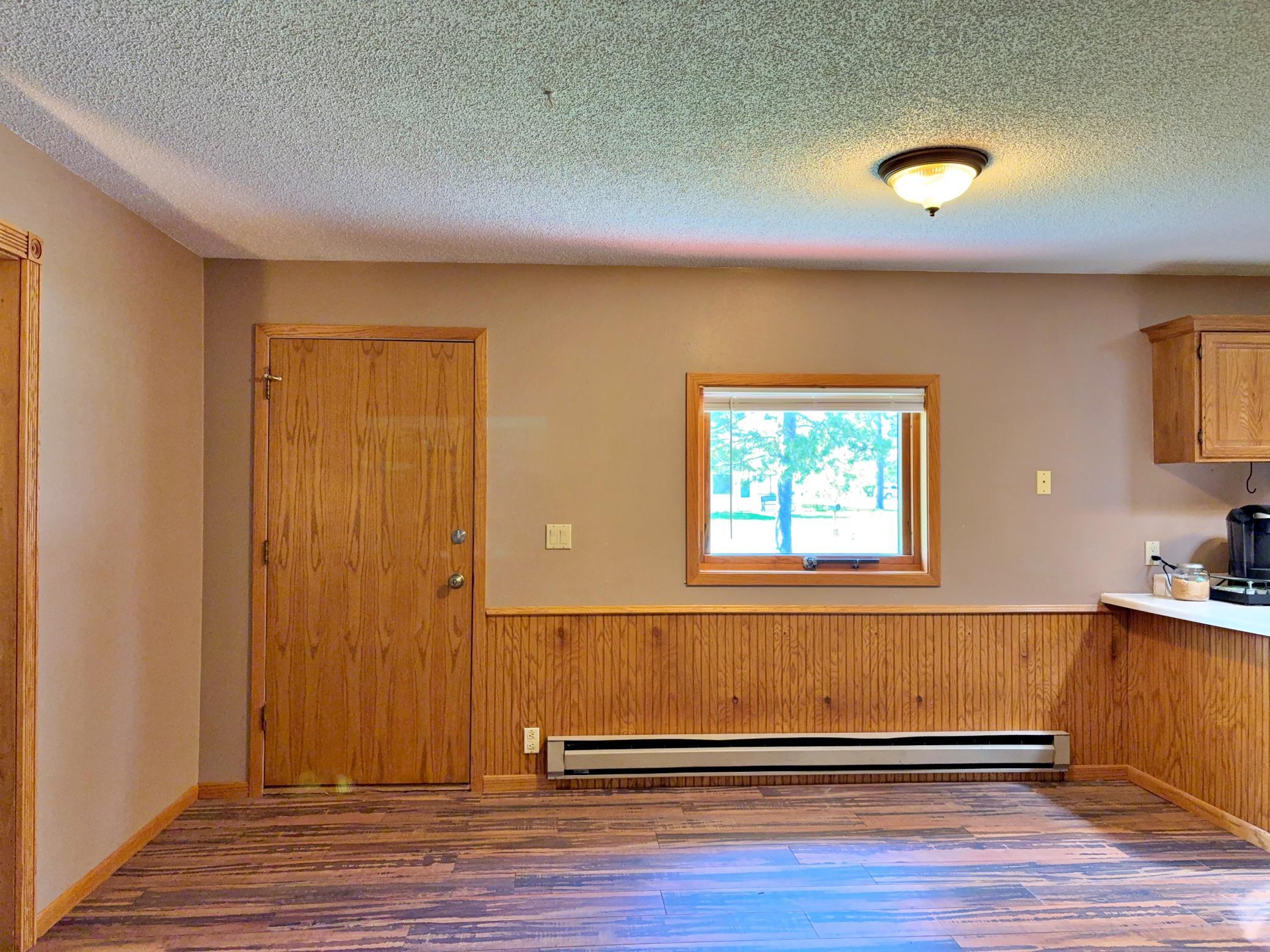 1990 single family home for sale at 702 Washington Avenue S in Park Rapids, MN — 3 bed, 2 bath (photo 4 of 22)