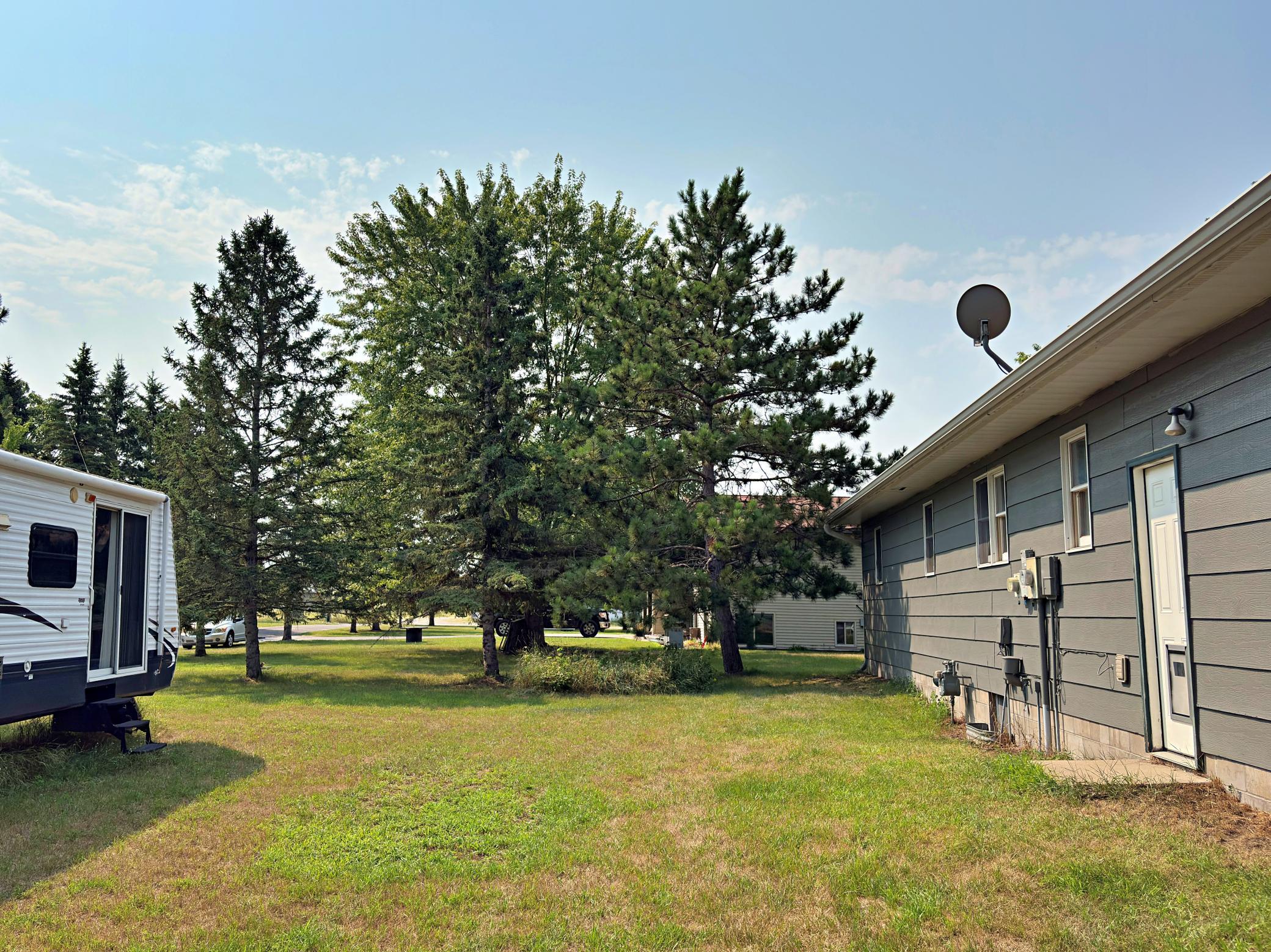 1990 single family home for sale at 702 Washington Avenue S in Park Rapids, MN — 3 bed, 2 bath (photo 2 of 22)