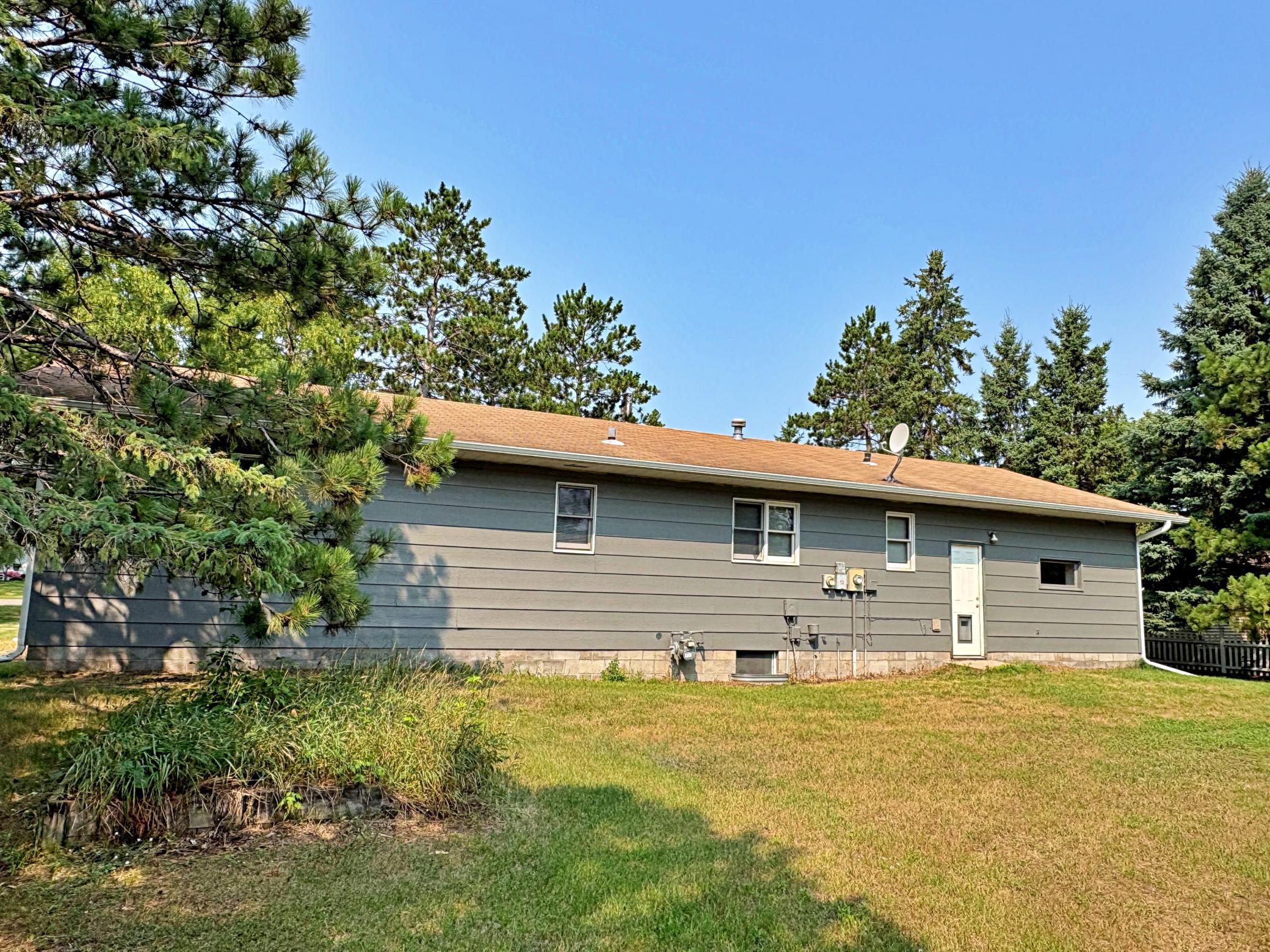 1990 single family home for sale at 702 Washington Avenue S in Park Rapids, MN — 3 bed, 2 bath (photo 3 of 22)
