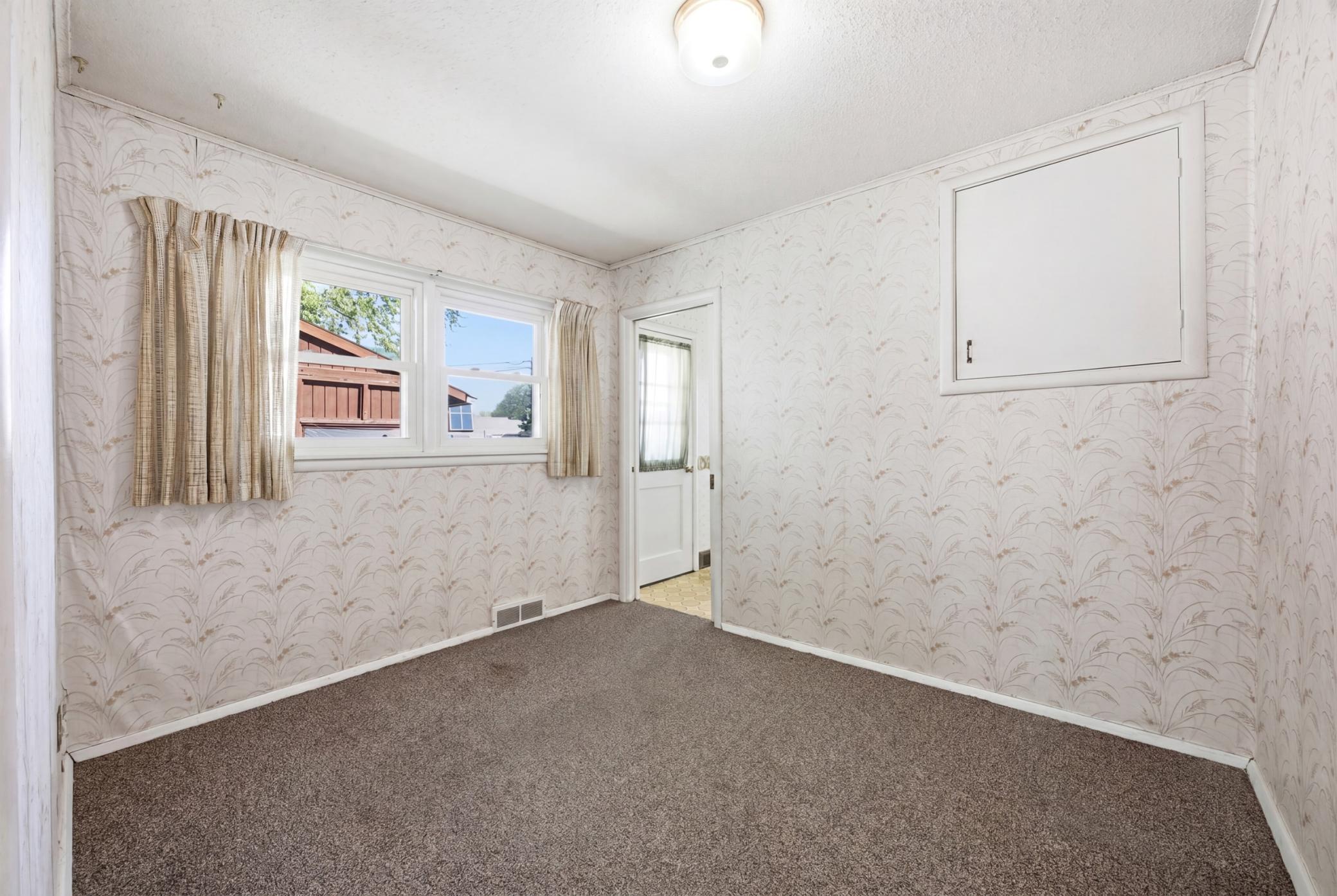 1950 single family home for sale at 105 16th Avenue N in Fargo, ND — 3 bed, 2 bath (photo 14 of 32)
