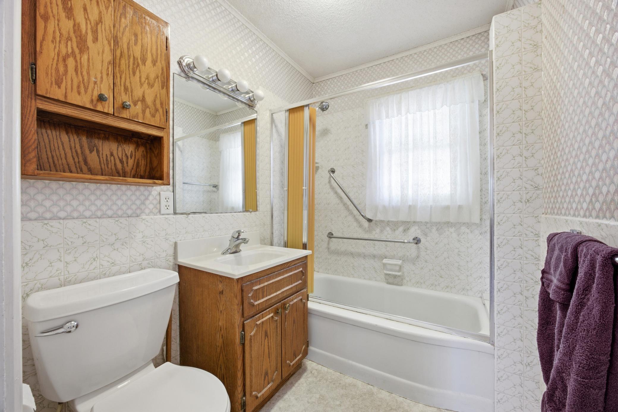 1950 single family home for sale at 105 16th Avenue N in Fargo, ND — 3 bed, 2 bath (photo 20 of 32)