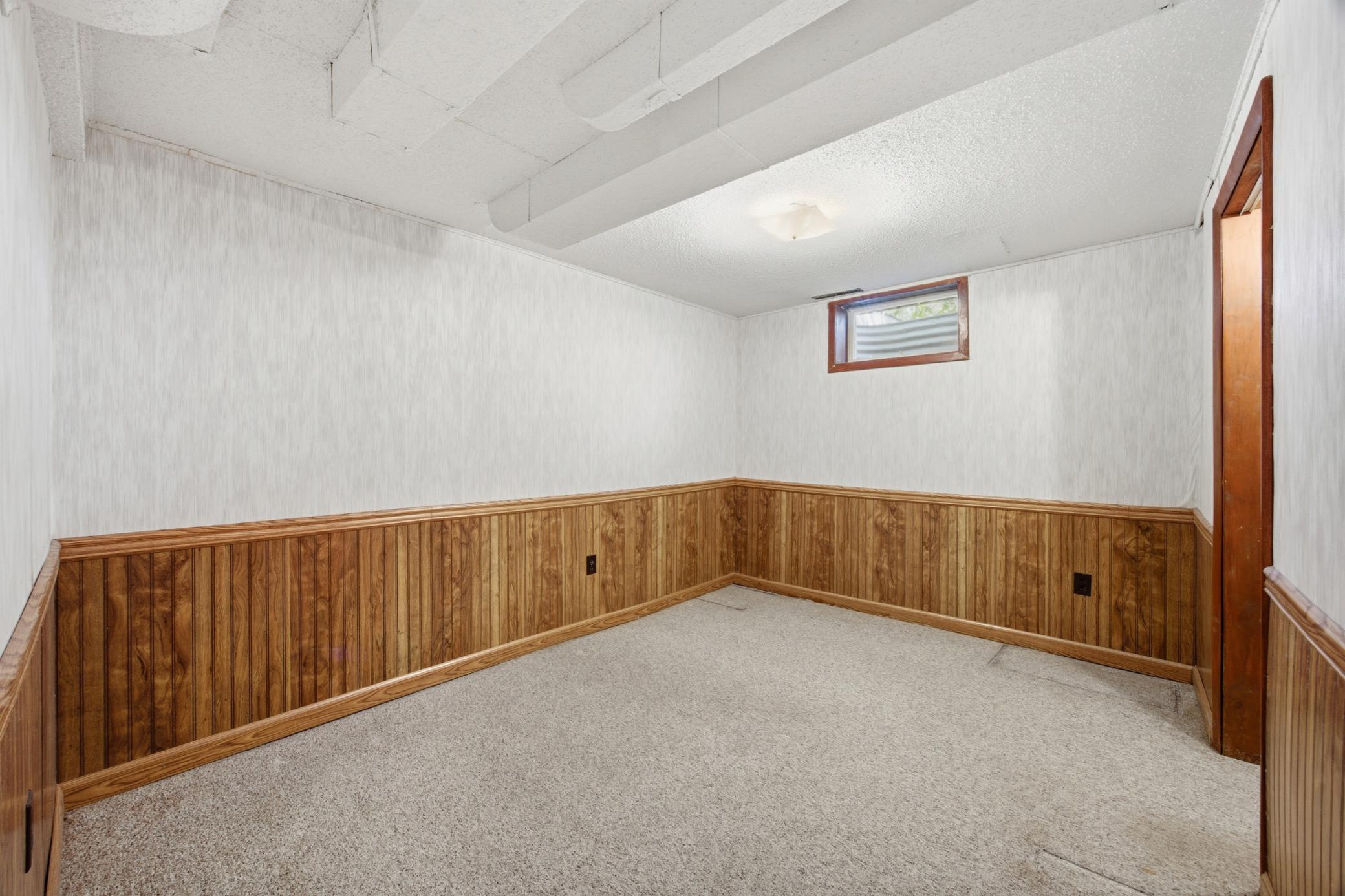 1950 single family home for sale at 105 16th Avenue N in Fargo, ND — 3 bed, 2 bath (photo 23 of 32)