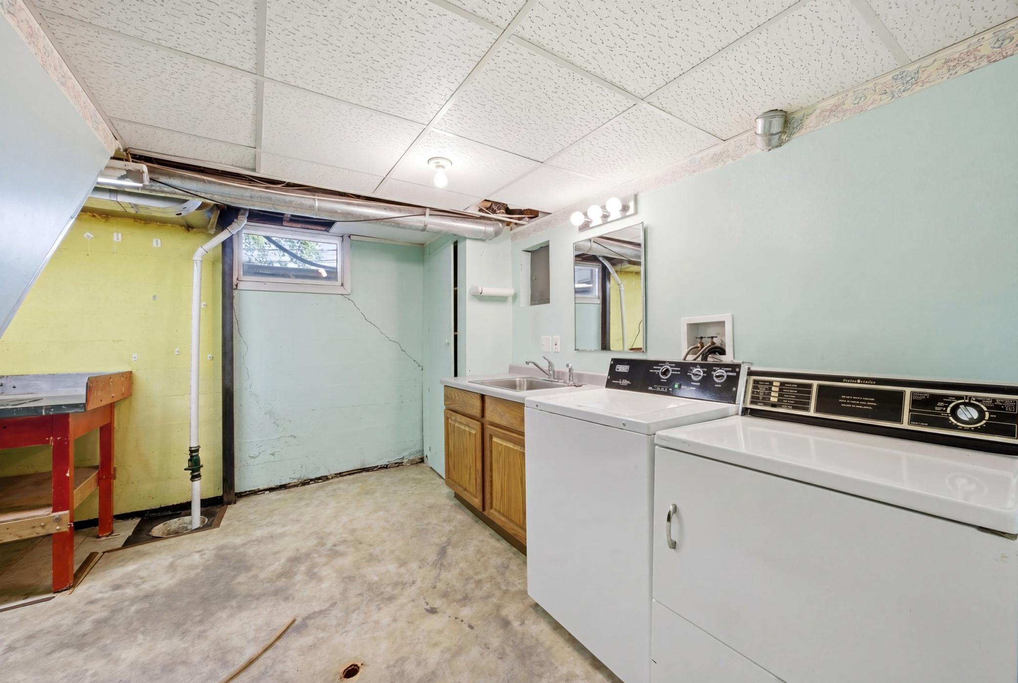 1950 single family home for sale at 105 16th Avenue N in Fargo, ND — 3 bed, 2 bath (photo 25 of 32)