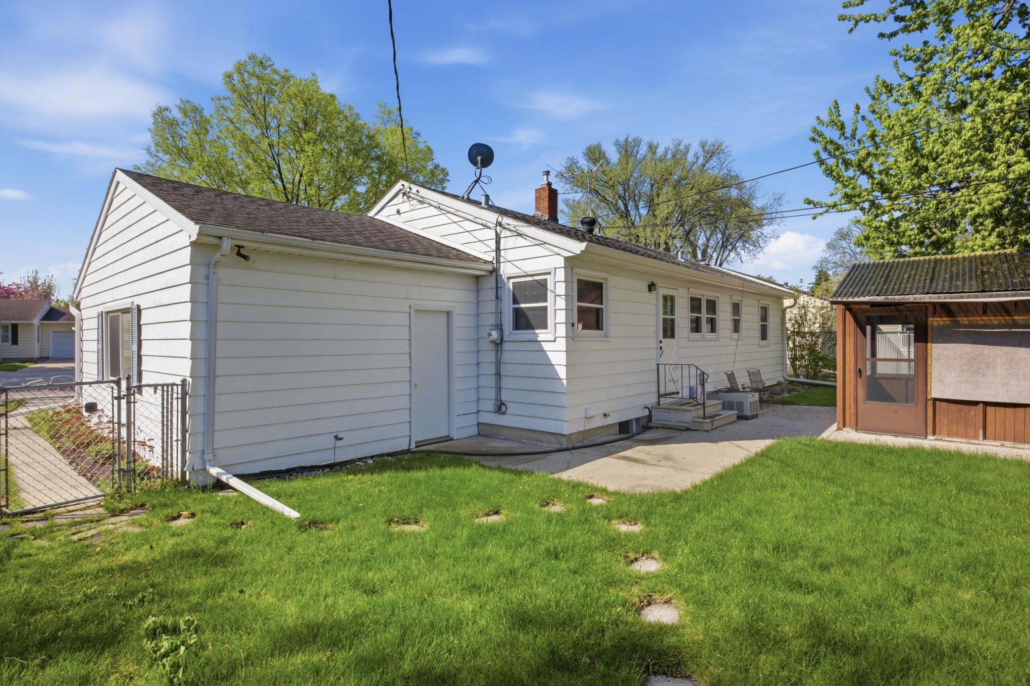 1950 single family home for sale at 105 16th Avenue N in Fargo, ND — 3 bed, 2 bath (photo 28 of 32)