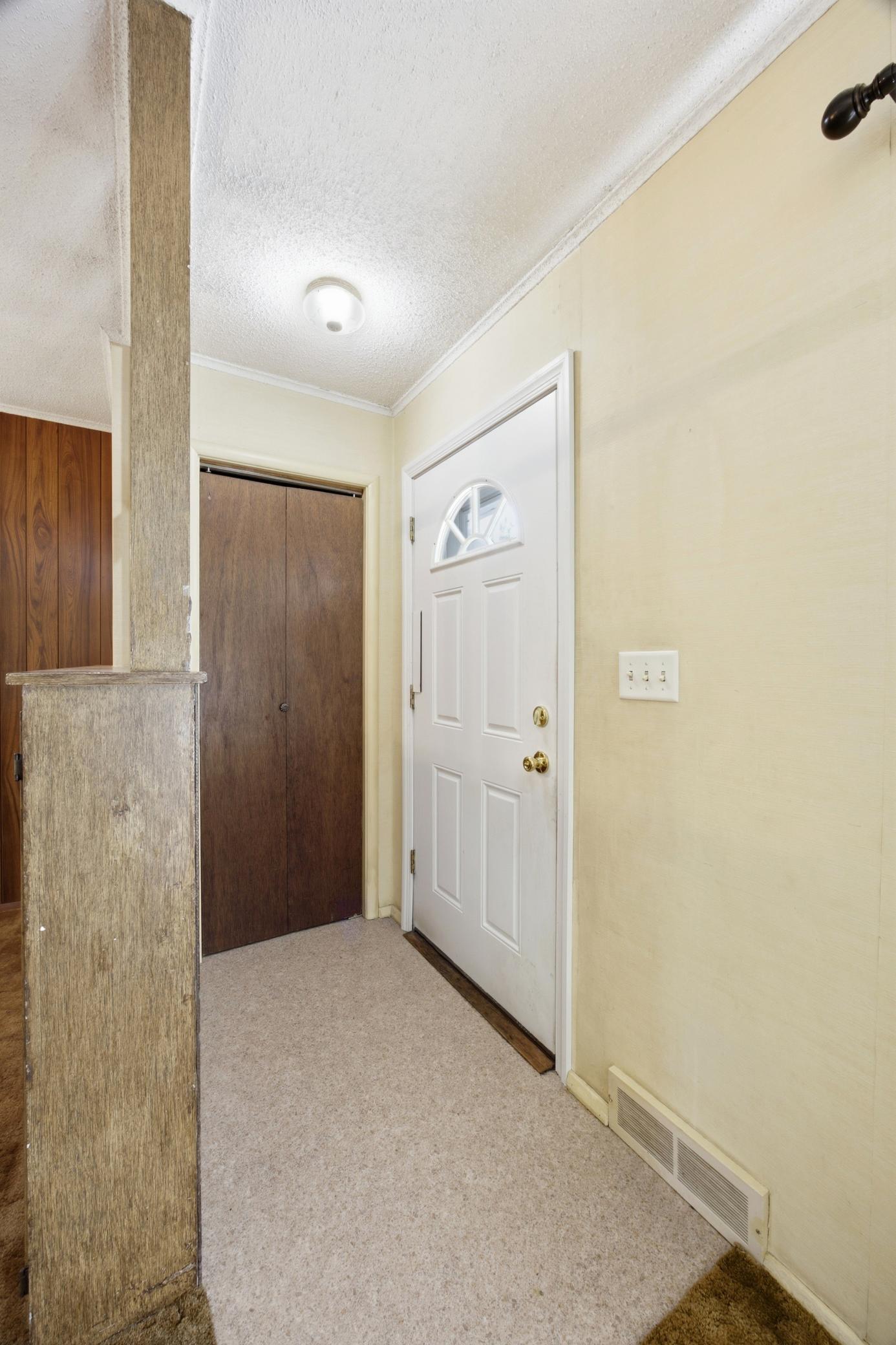 1950 single family home for sale at 105 16th Avenue N in Fargo, ND — 3 bed, 2 bath (photo 4 of 32)
