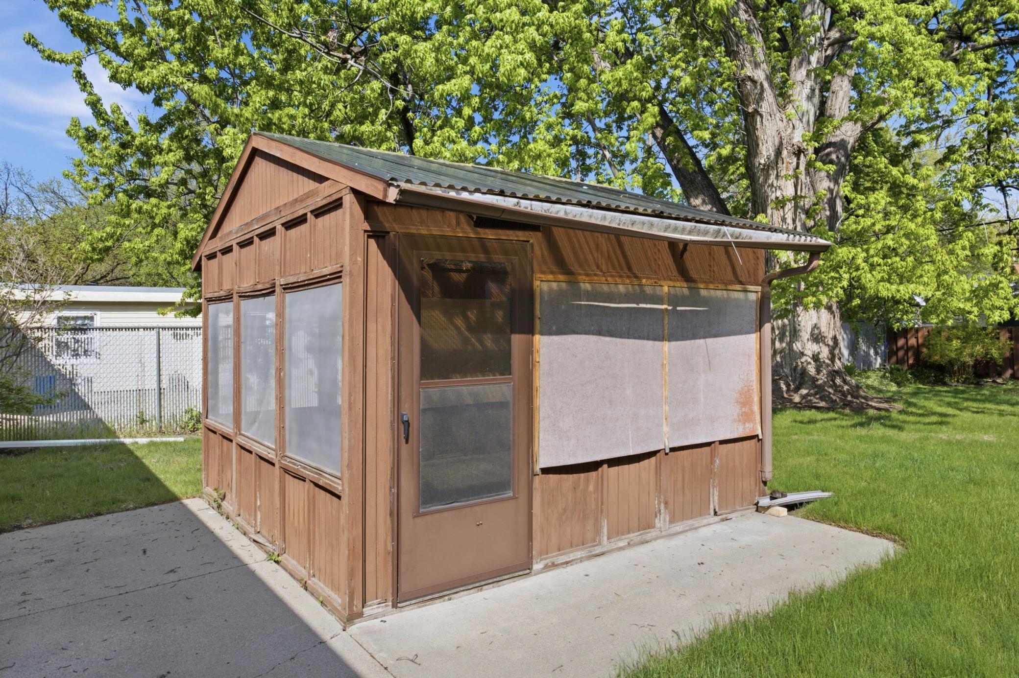 1950 single family home for sale at 105 16th Avenue N in Fargo, ND — 3 bed, 2 bath (photo 31 of 32)