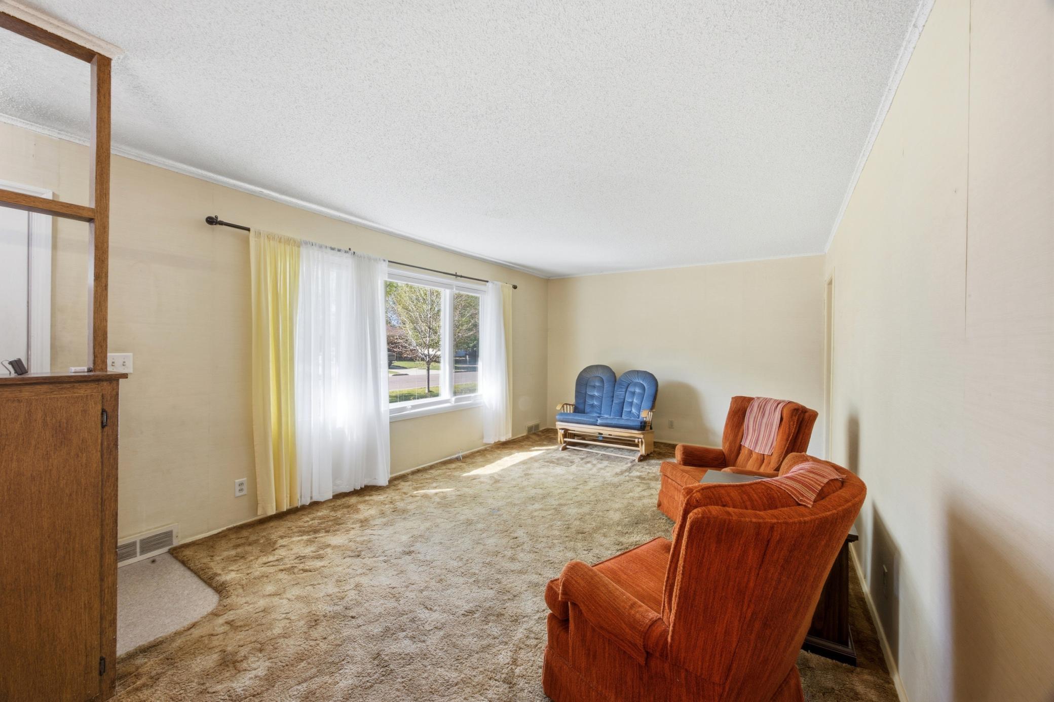 1950 single family home for sale at 105 16th Avenue N in Fargo, ND — 3 bed, 2 bath (photo 5 of 32)