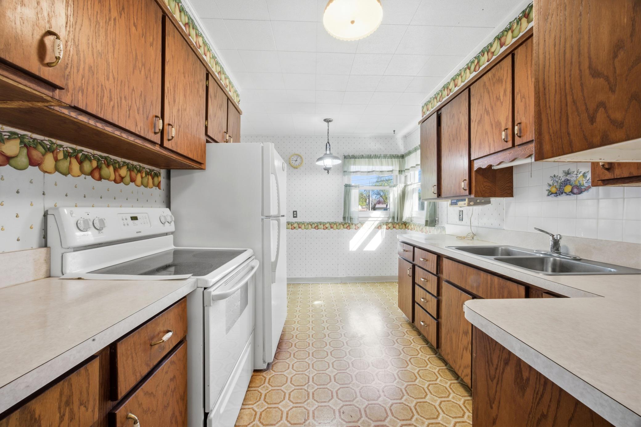 1950 single family home for sale at 105 16th Avenue N in Fargo, ND — 3 bed, 2 bath (photo 8 of 32)