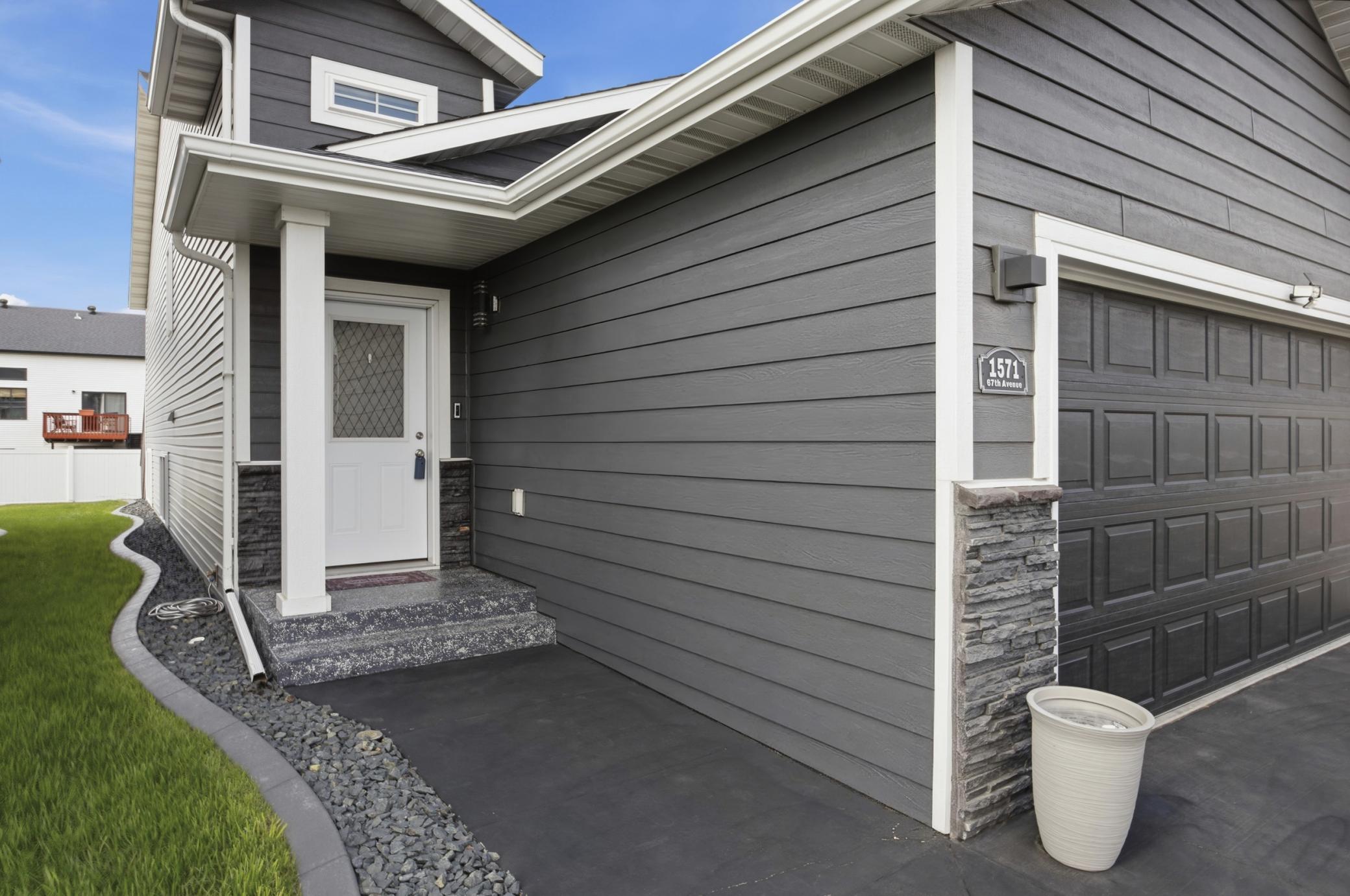 2021 single family home for sale at 1571 67th Avenue S in Fargo, ND — 4 bed, 2 bath (photo 3 of 27)