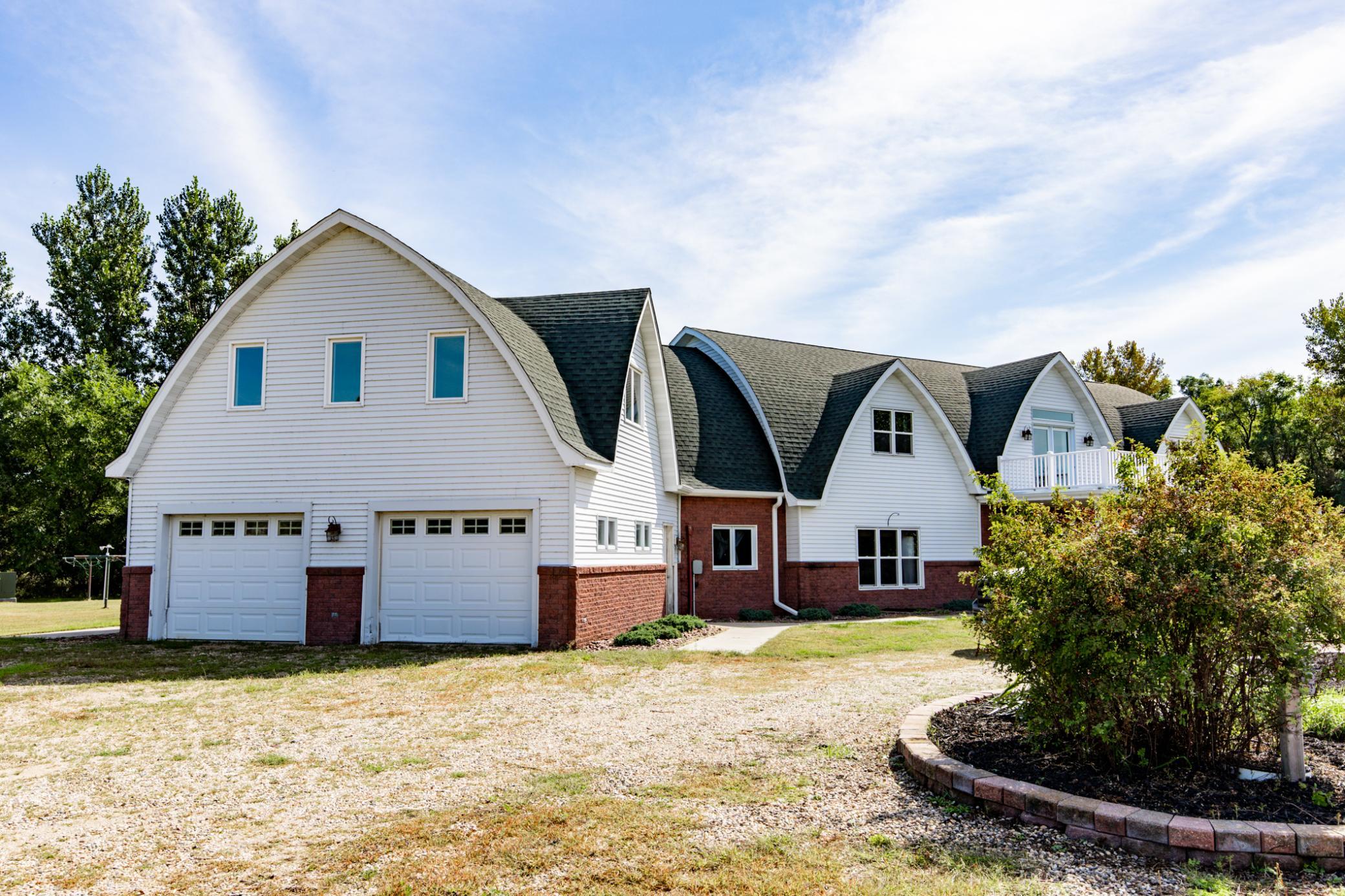 1999 single family home for sale at 7770 Highway 18 in Wyndmere, ND — 5 bed, 3 bath