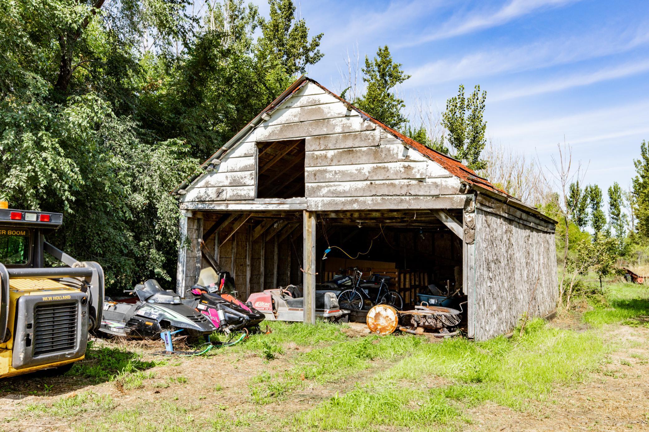 1999 single family home for sale at 7770 Highway 18 in Wyndmere, ND — 5 bed, 3 bath (photo 13 of 108)