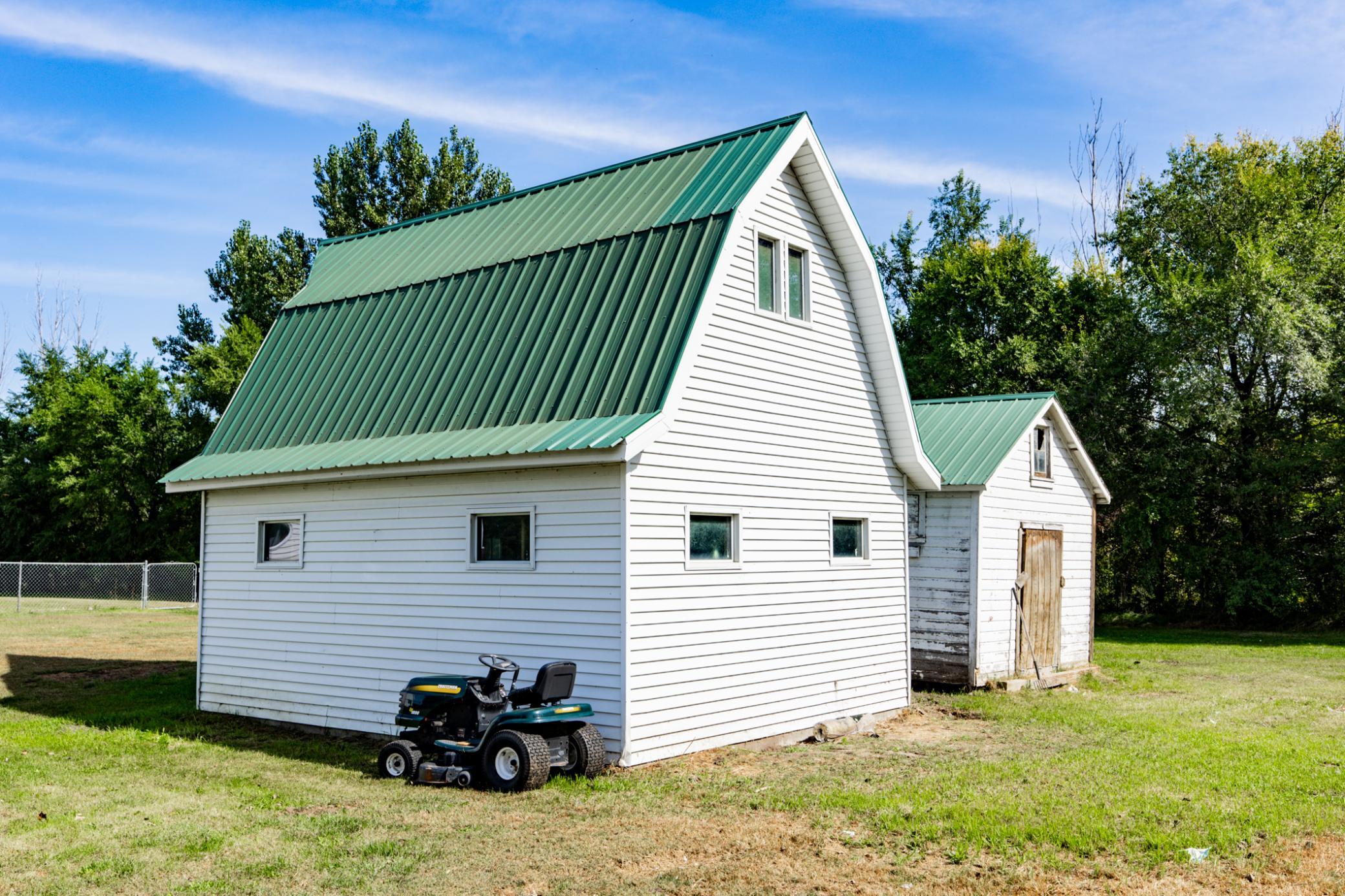 1999 single family home for sale at 7770 Highway 18 in Wyndmere, ND — 5 bed, 3 bath (photo 21 of 108)