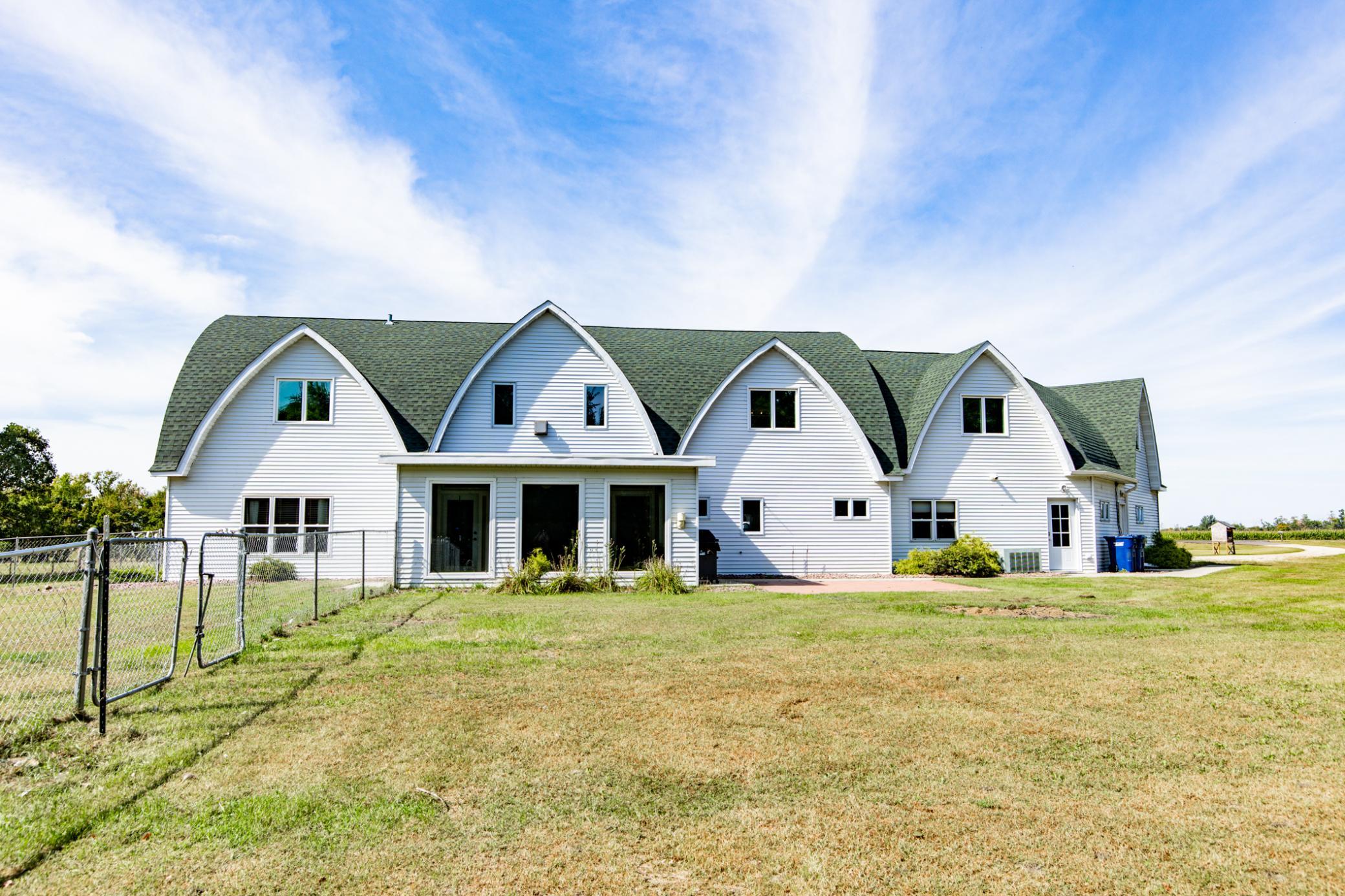 1999 single family home for sale at 7770 Highway 18 in Wyndmere, ND — 5 bed, 3 bath (photo 4 of 108)