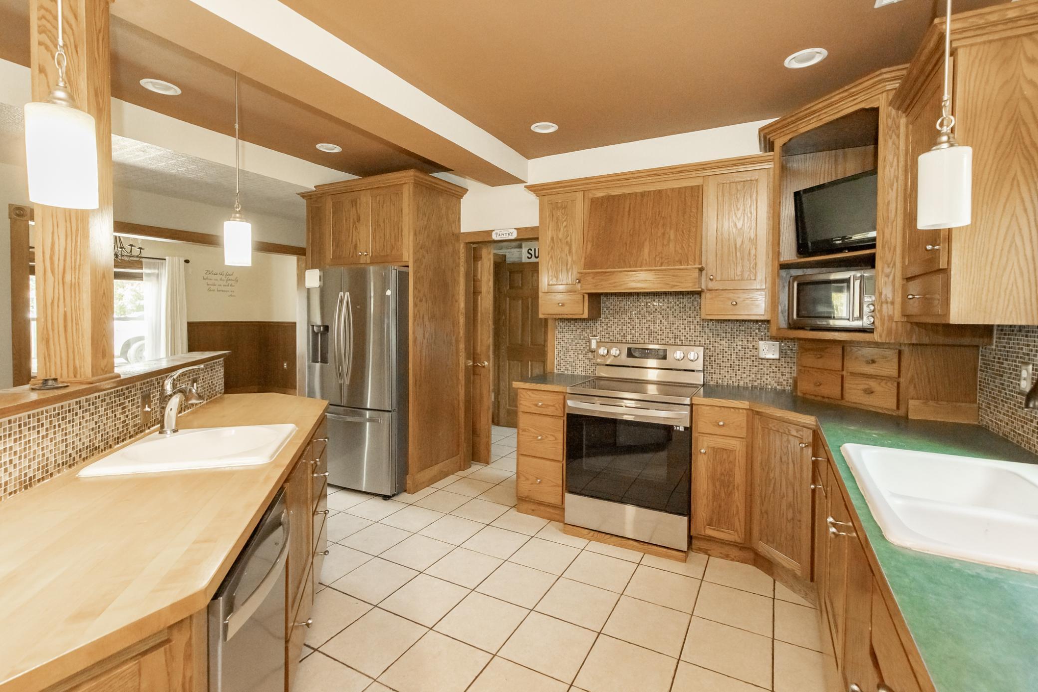 1999 single family home for sale at 7770 Highway 18 in Wyndmere, ND — 5 bed, 3 bath (photo 39 of 108)