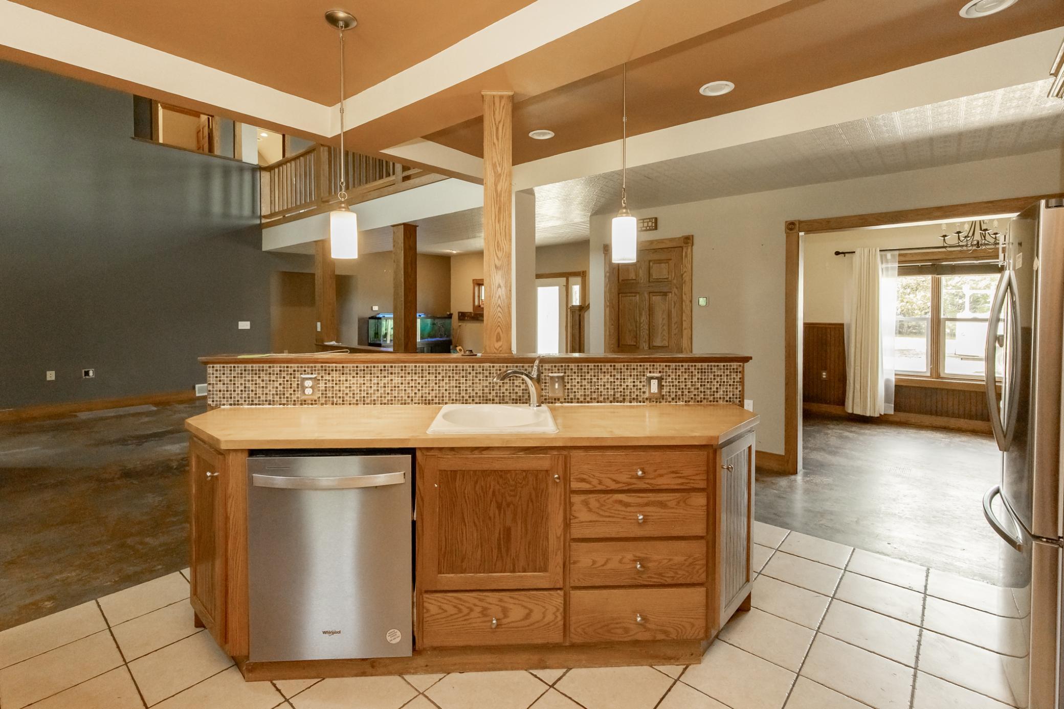 1999 single family home for sale at 7770 Highway 18 in Wyndmere, ND — 5 bed, 3 bath (photo 40 of 108)