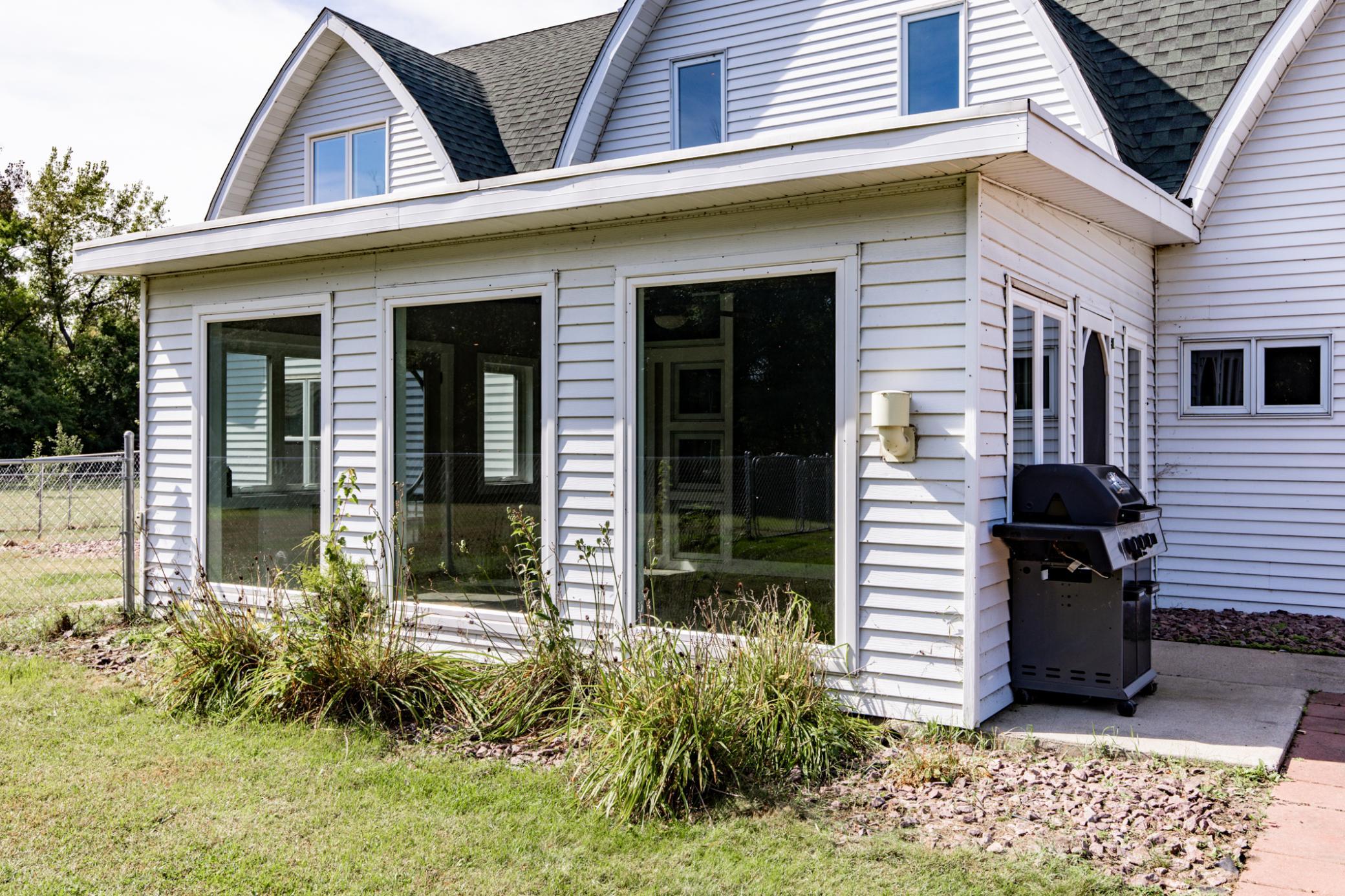 1999 single family home for sale at 7770 Highway 18 in Wyndmere, ND — 5 bed, 3 bath (photo 5 of 108)