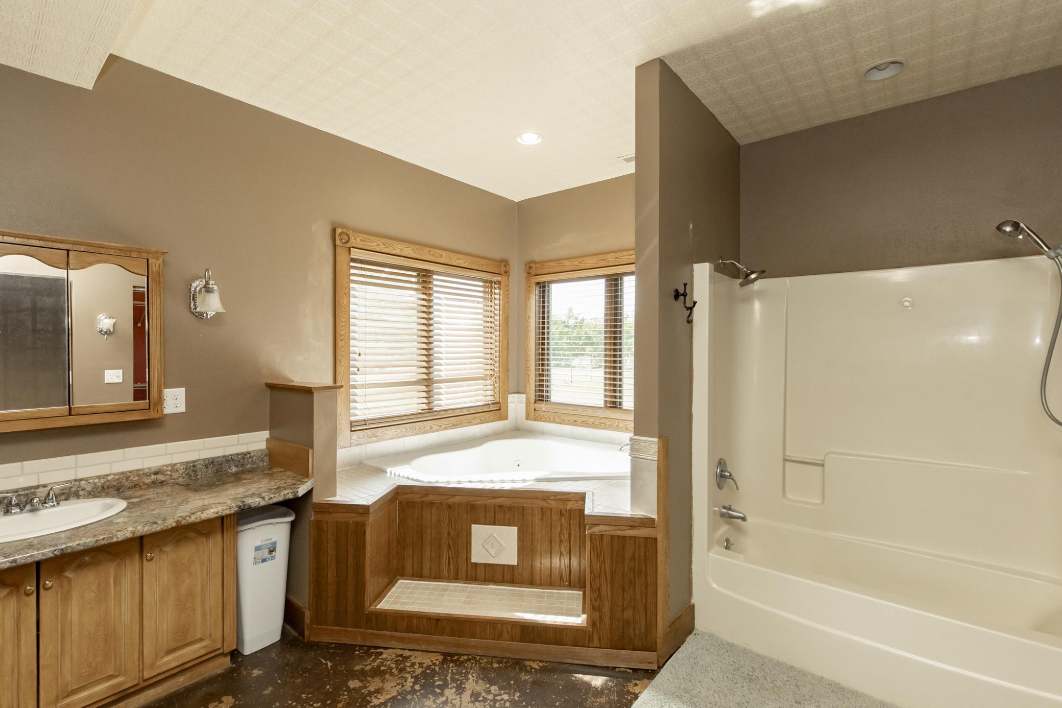 1999 single family home for sale at 7770 Highway 18 in Wyndmere, ND — 5 bed, 3 bath (photo 50 of 108)