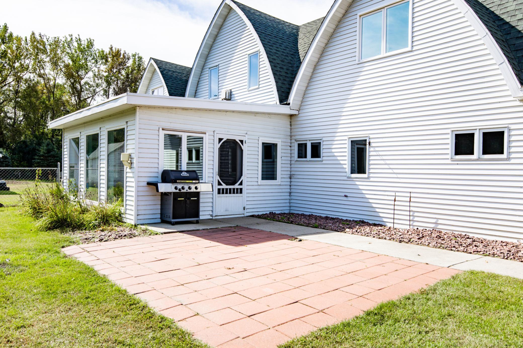 1999 single family home for sale at 7770 Highway 18 in Wyndmere, ND — 5 bed, 3 bath (photo 6 of 108)