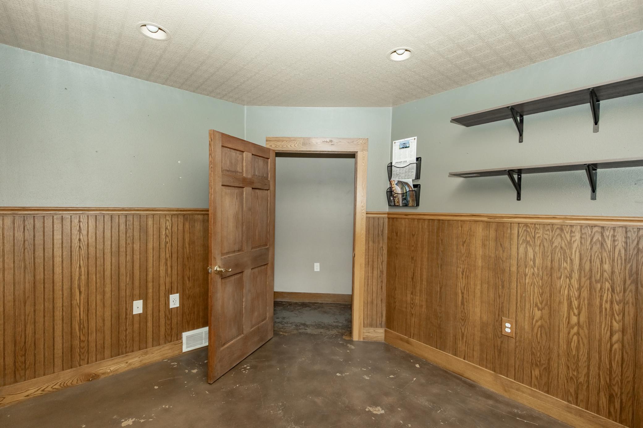 1999 single family home for sale at 7770 Highway 18 in Wyndmere, ND — 5 bed, 3 bath (photo 57 of 108)