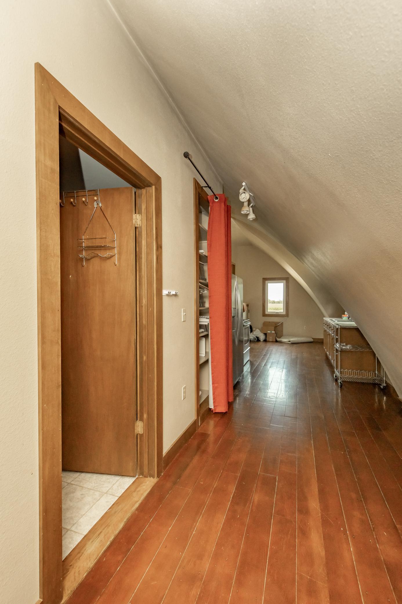 1999 single family home for sale at 7770 Highway 18 in Wyndmere, ND — 5 bed, 3 bath (photo 89 of 108)
