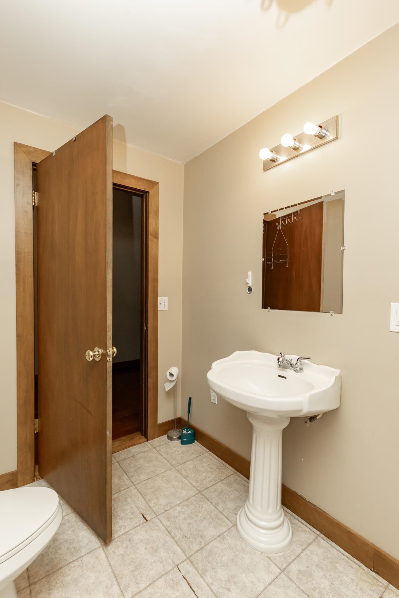 1999 single family home for sale at 7770 Highway 18 in Wyndmere, ND — 5 bed, 3 bath (photo 91 of 108)