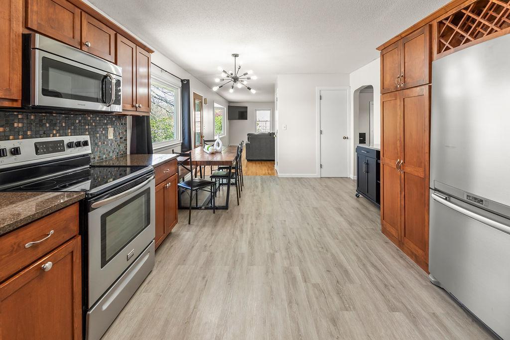 1964 single family home for sale at 403 Richwood Road in Detroit Lakes, MN — 5 bed, 3 bath (photo 11 of 55)