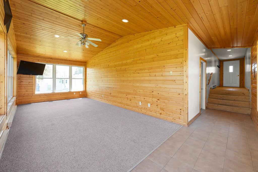 1964 single family home for sale at 403 Richwood Road in Detroit Lakes, MN — 5 bed, 3 bath (photo 32 of 55)