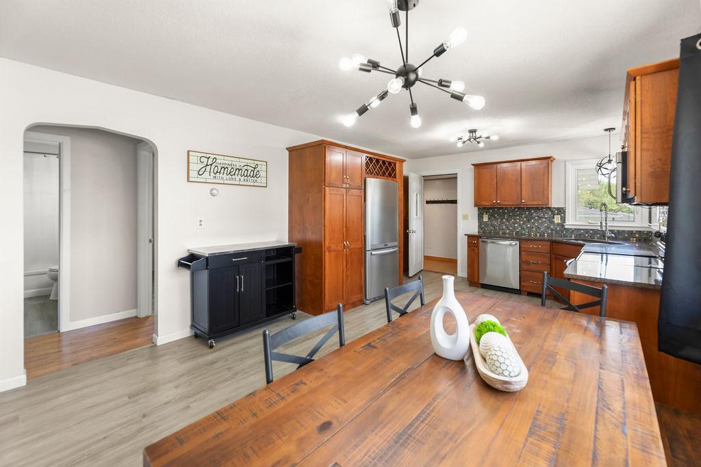 1964 single family home for sale at 403 Richwood Road in Detroit Lakes, MN — 5 bed, 3 bath (photo 7 of 55)