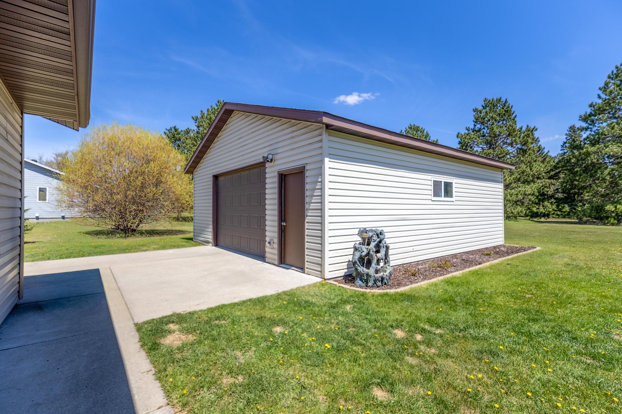 6834 Dickinson Drive NW, Bemidji MN 56601 - Photo 8 of 71