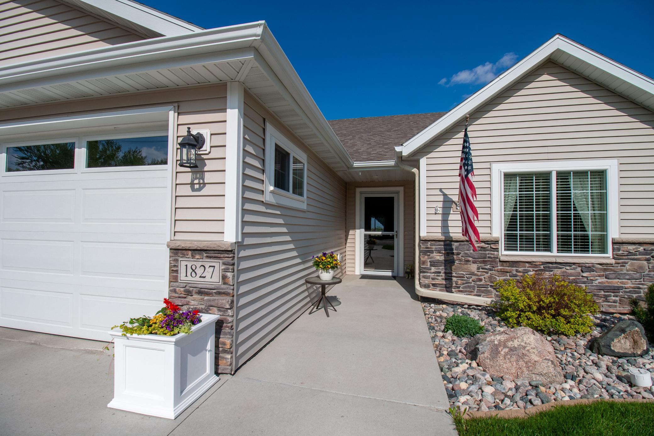 2020 twin home for sale at 1827 S Cascade Street in Fergus Falls, MN — 2 bed, 2 bath (photo 3 of 36)