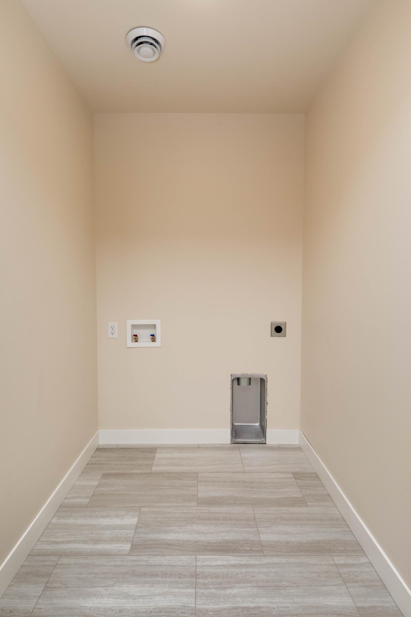 2025 single family home for sale at 520 Leonard Street in Hawley, MN — 3 bed, 3 bath (photo 28 of 49)