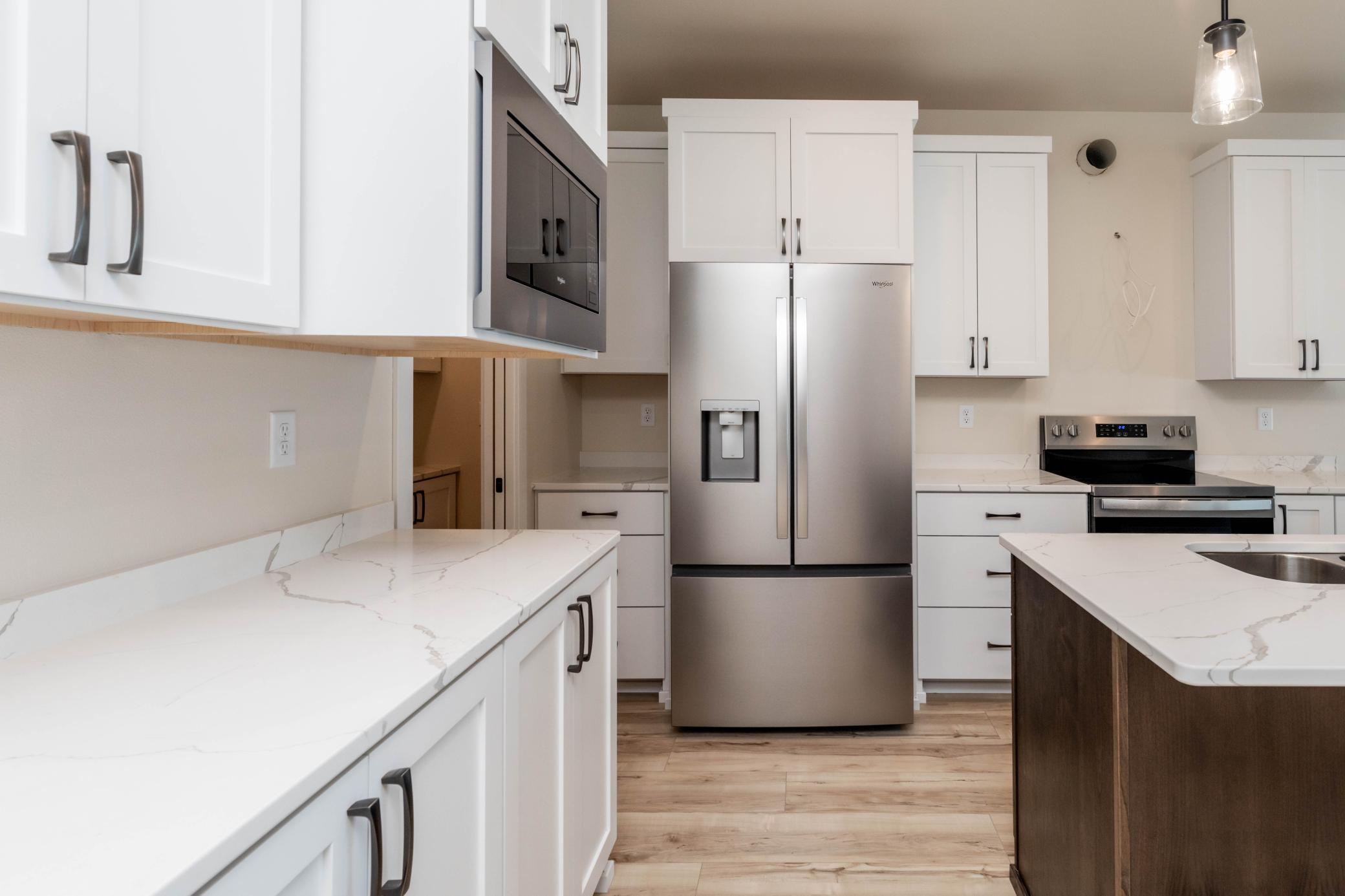 2025 single family home for sale at 520 Leonard Street in Hawley, MN — 3 bed, 3 bath (photo 5 of 49)