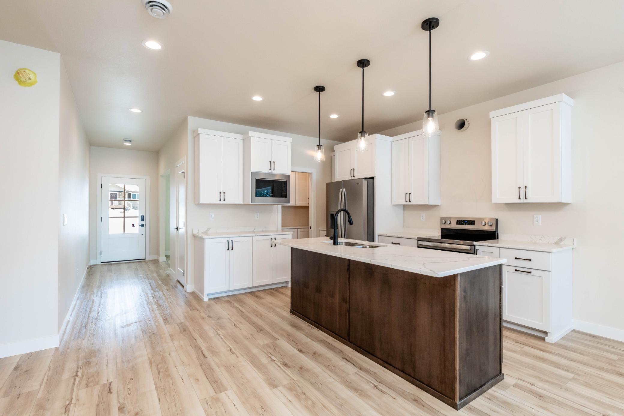 2025 single family home for sale at 520 Leonard Street in Hawley, MN — 3 bed, 3 bath (photo 6 of 49)