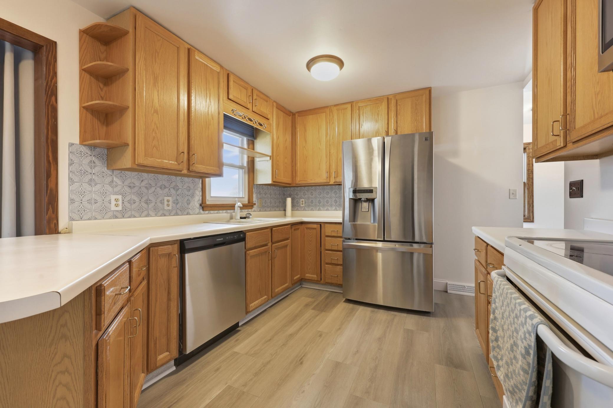 1959 single family home for sale at 1401 19th Street S in Fargo, ND — 5 bed, 3 bath (photo 14 of 54)