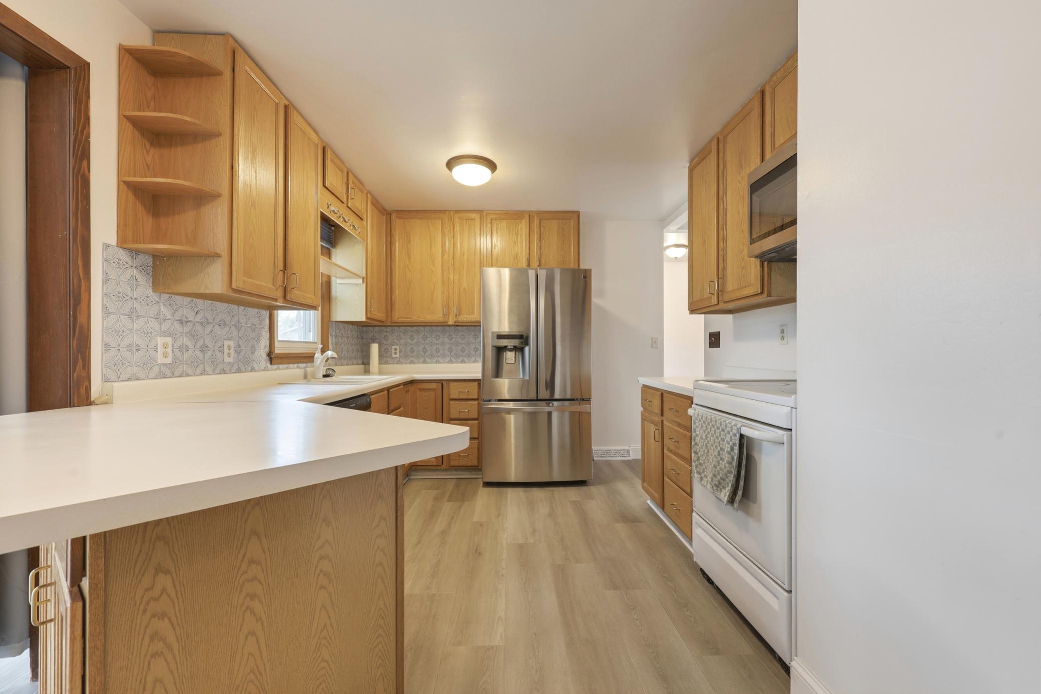 1959 single family home for sale at 1401 19th Street S in Fargo, ND — 5 bed, 3 bath (photo 15 of 54)