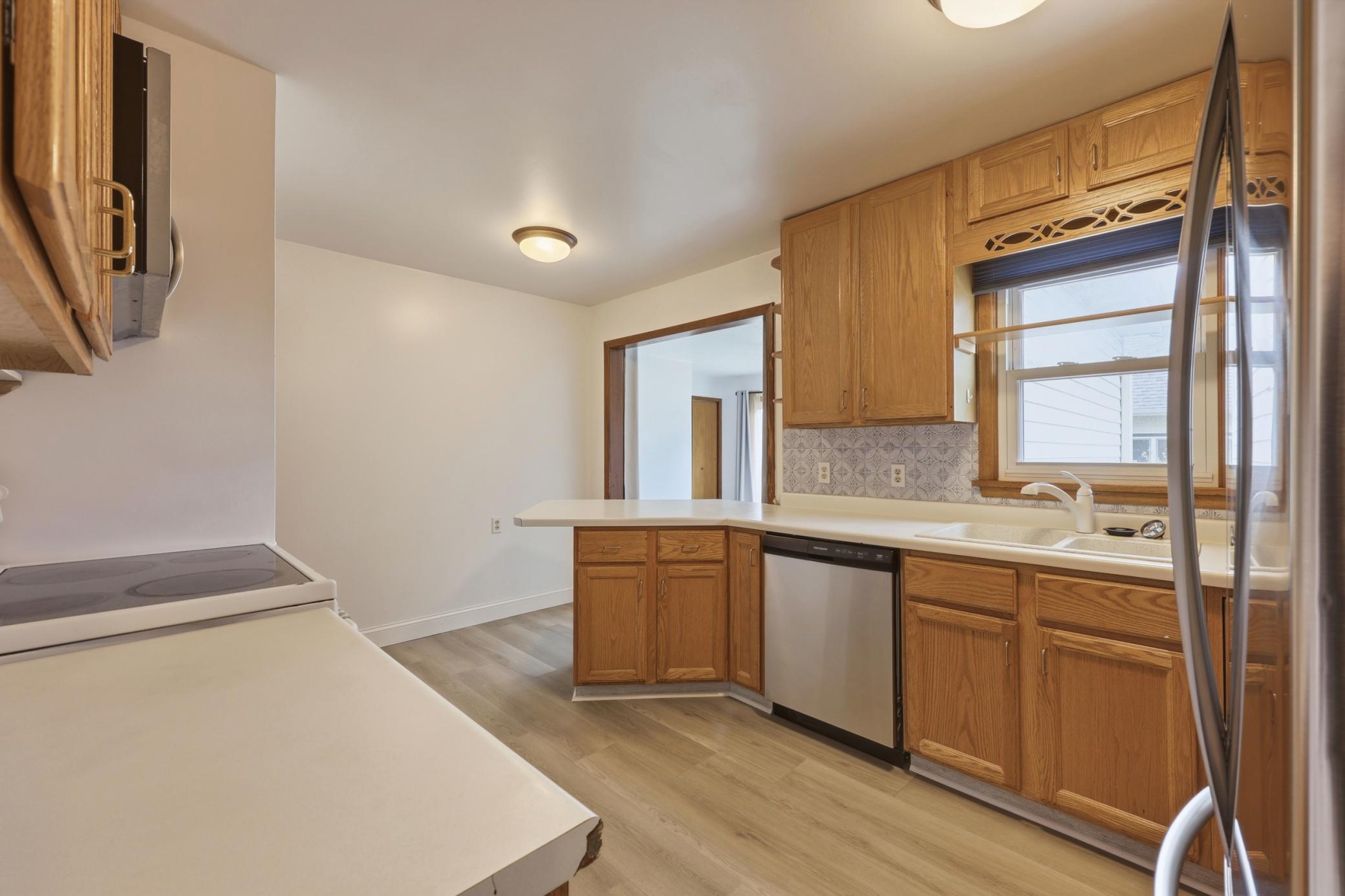 1959 single family home for sale at 1401 19th Street S in Fargo, ND — 5 bed, 3 bath (photo 17 of 54)