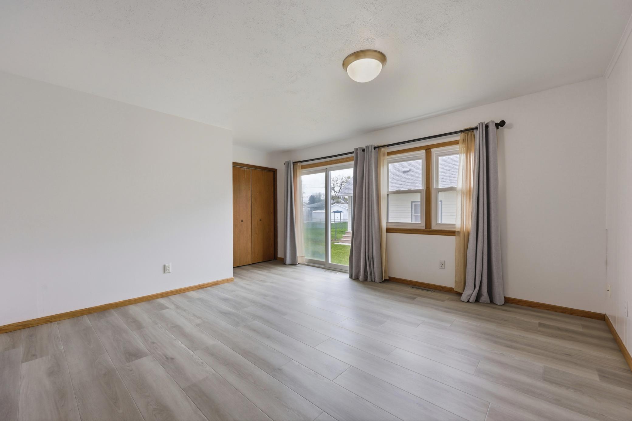1959 single family home for sale at 1401 19th Street S in Fargo, ND — 5 bed, 3 bath (photo 18 of 54)