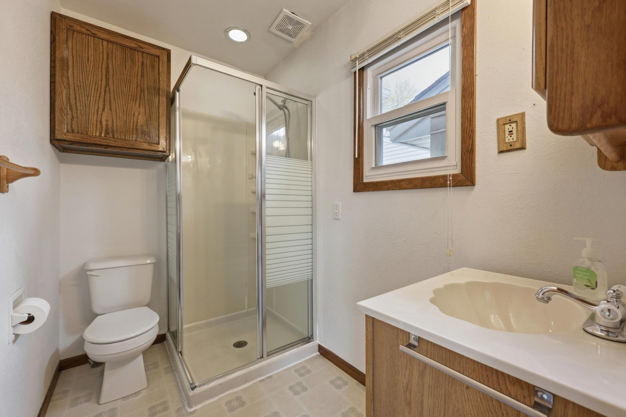 1959 single family home for sale at 1401 19th Street S in Fargo, ND — 5 bed, 3 bath (photo 21 of 54)