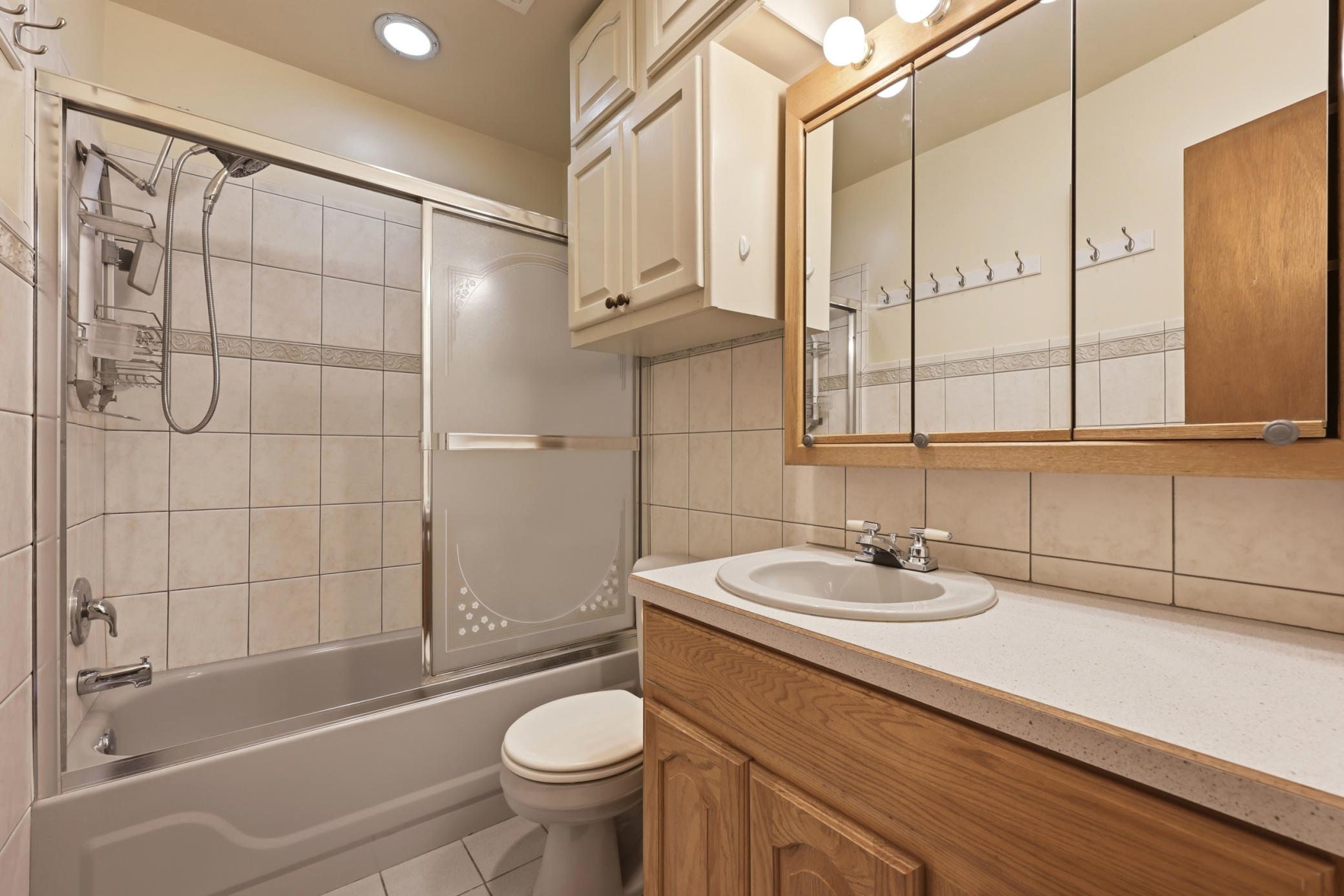 1959 single family home for sale at 1401 19th Street S in Fargo, ND — 5 bed, 3 bath (photo 25 of 54)