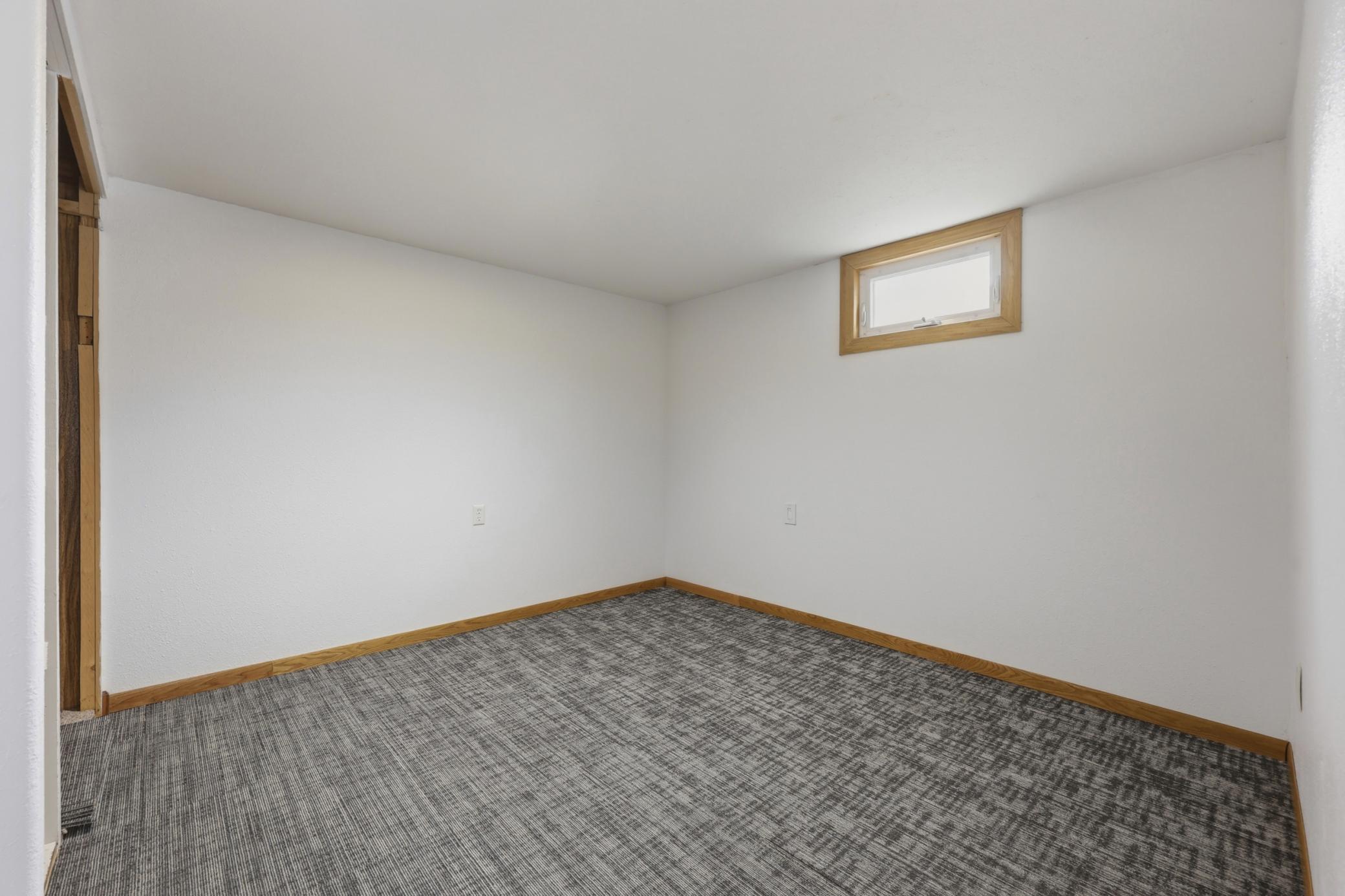1959 single family home for sale at 1401 19th Street S in Fargo, ND — 5 bed, 3 bath (photo 34 of 54)