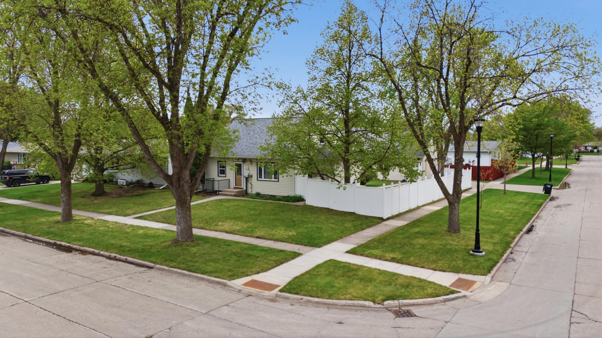 1959 single family home for sale at 1401 19th Street S in Fargo, ND — 5 bed, 3 bath (photo 42 of 54)