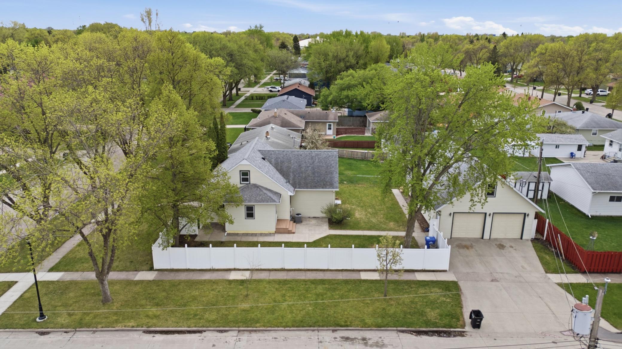 1959 single family home for sale at 1401 19th Street S in Fargo, ND — 5 bed, 3 bath (photo 43 of 54)