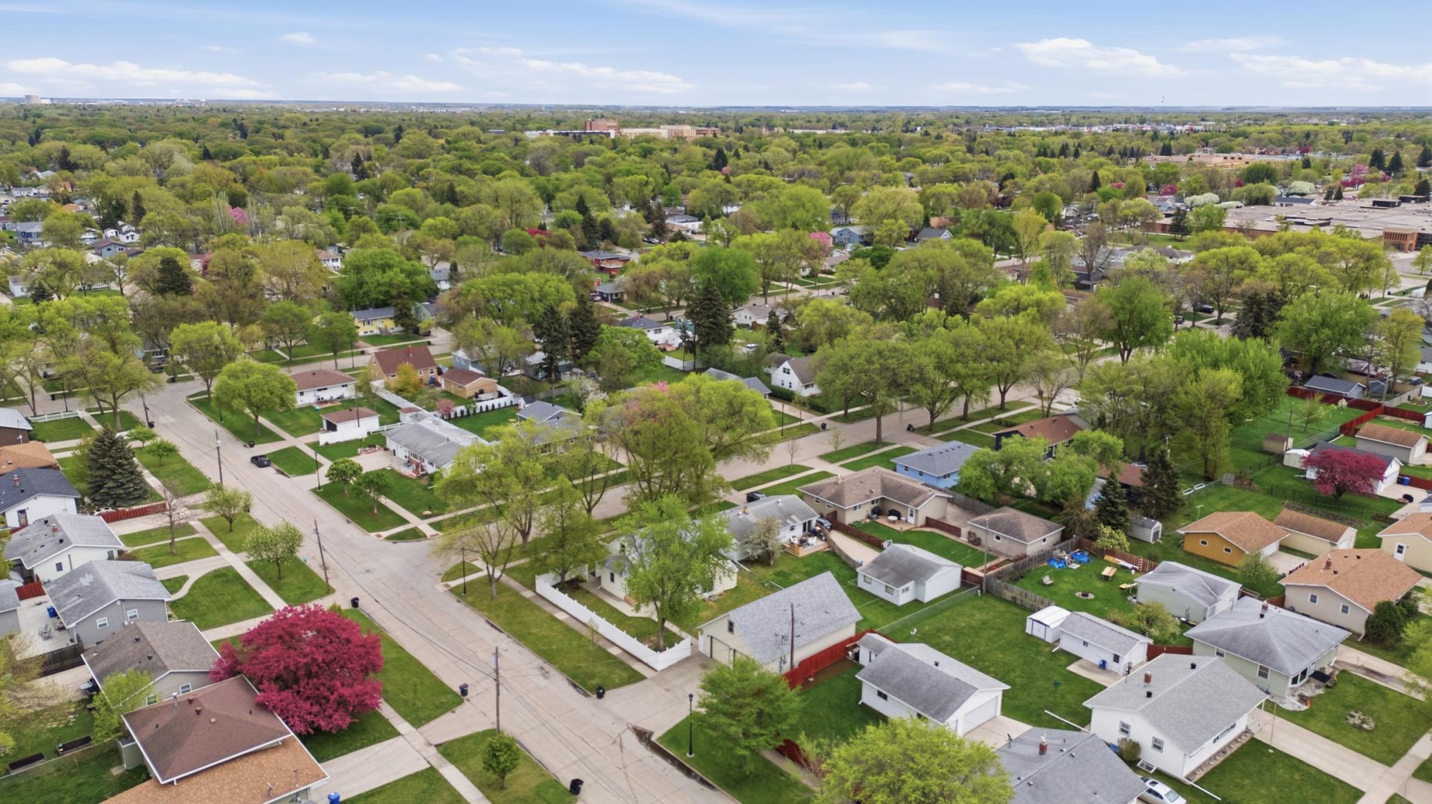 1959 single family home for sale at 1401 19th Street S in Fargo, ND — 5 bed, 3 bath (photo 44 of 54)