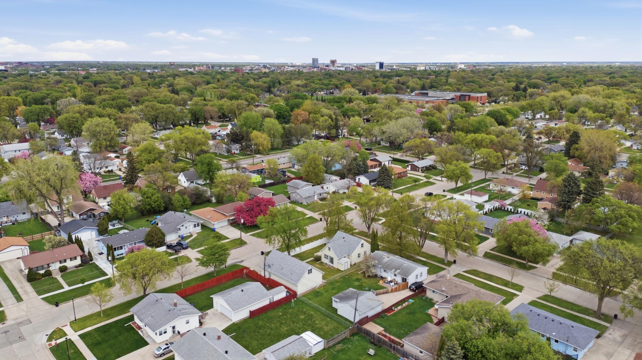 1959 single family home for sale at 1401 19th Street S in Fargo, ND — 5 bed, 3 bath (photo 45 of 54)