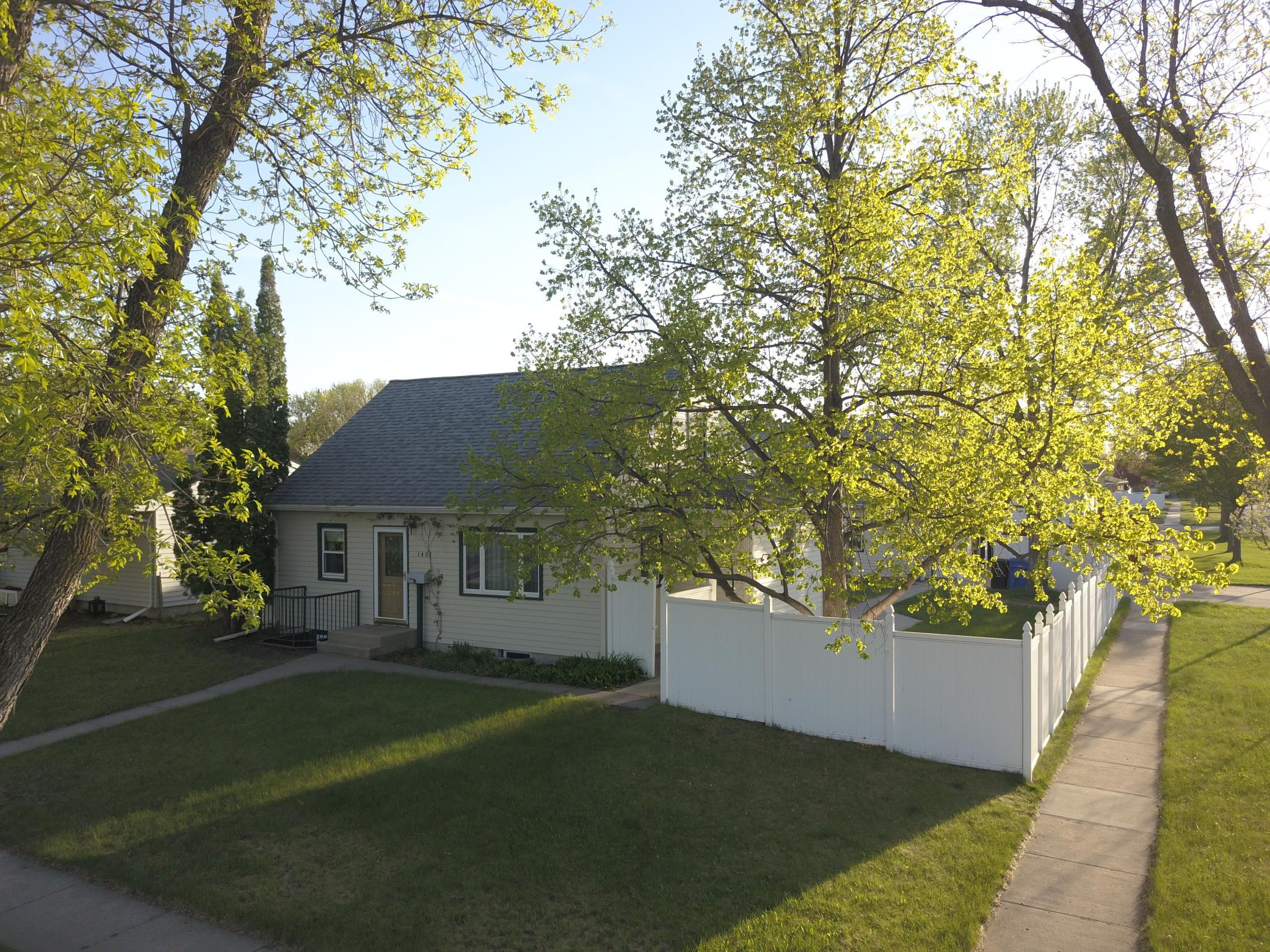 1959 single family home for sale at 1401 19th Street S in Fargo, ND — 5 bed, 3 bath (photo 49 of 54)