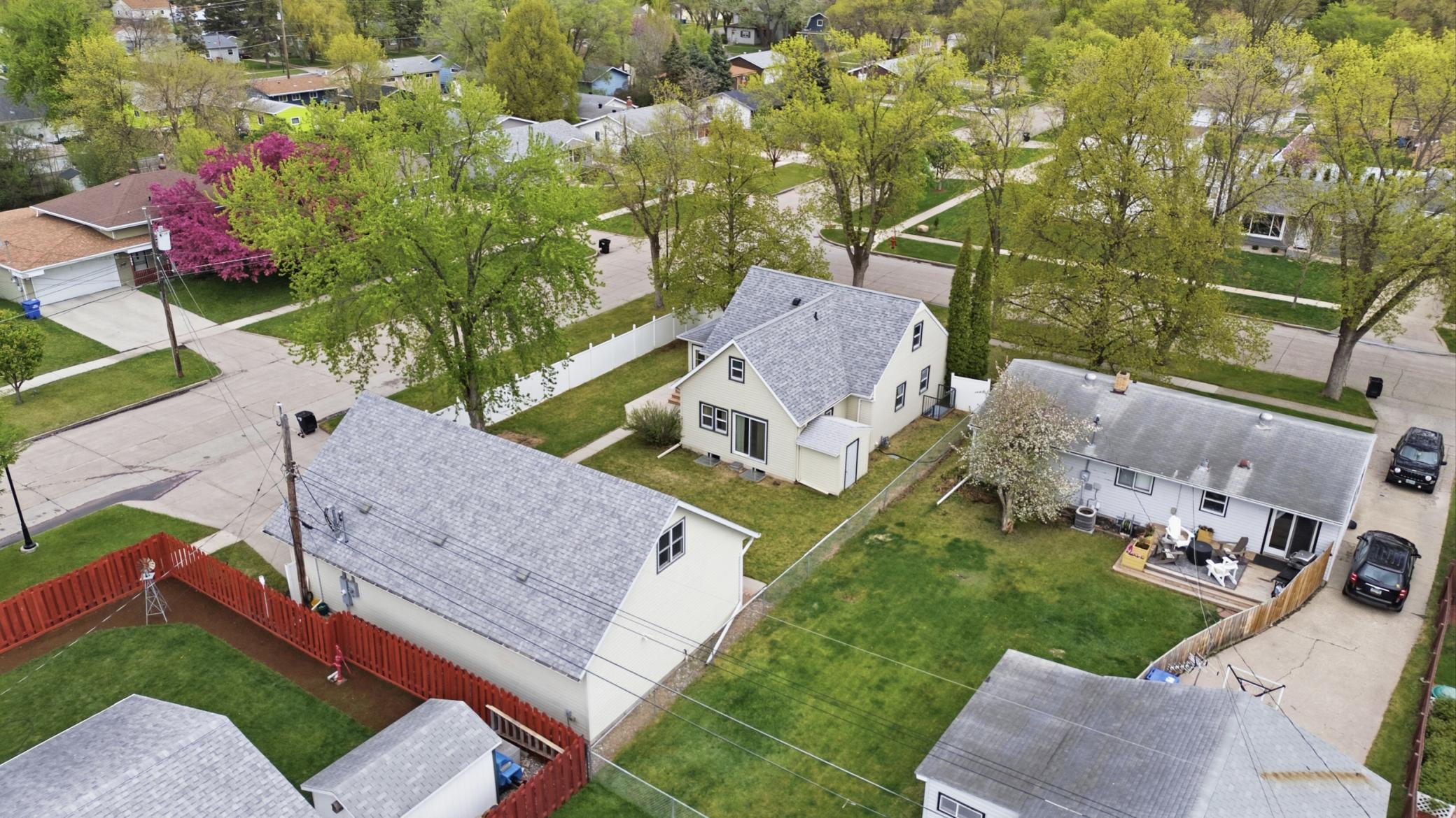 1959 single family home for sale at 1401 19th Street S in Fargo, ND — 5 bed, 3 bath (photo 8 of 54)